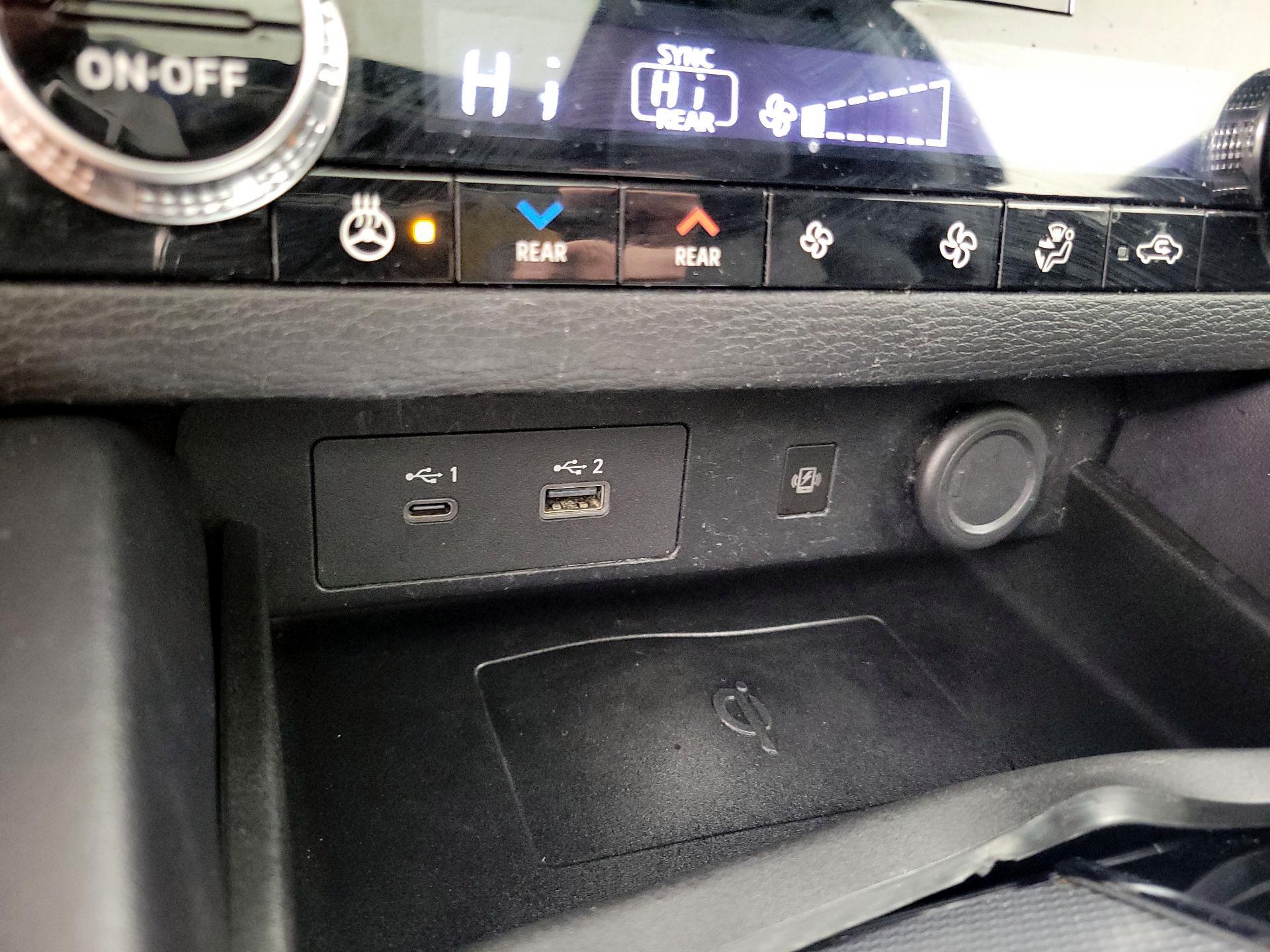 Thumbnail: 2023 Mitsubishi Outlander - 18