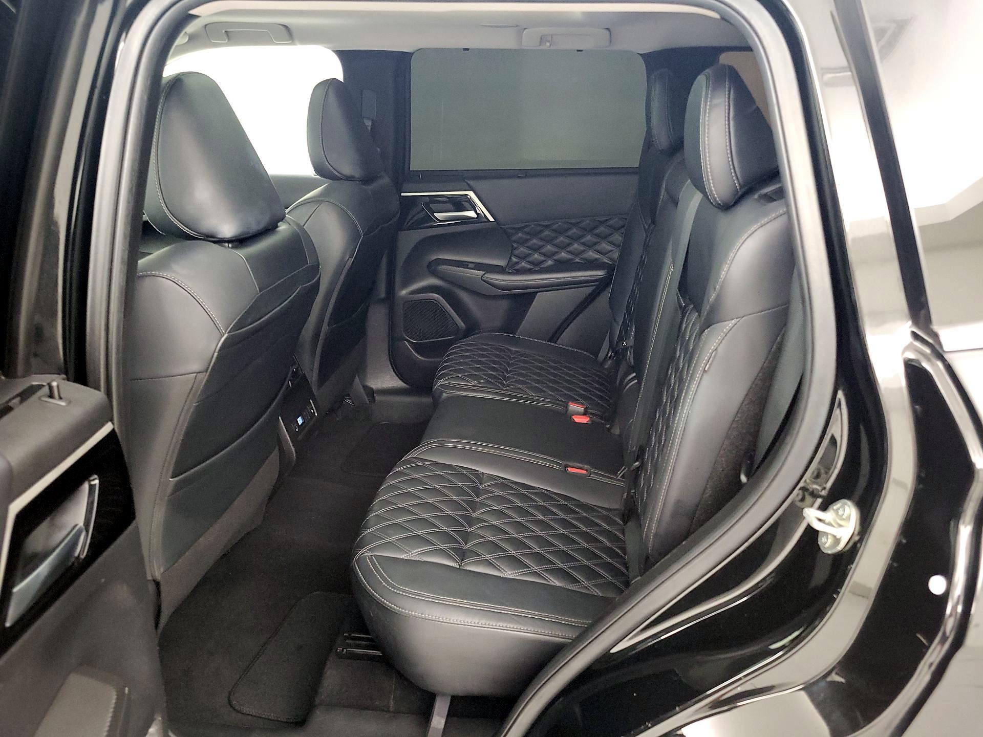 Thumbnail: 2023 Mitsubishi Outlander - 20