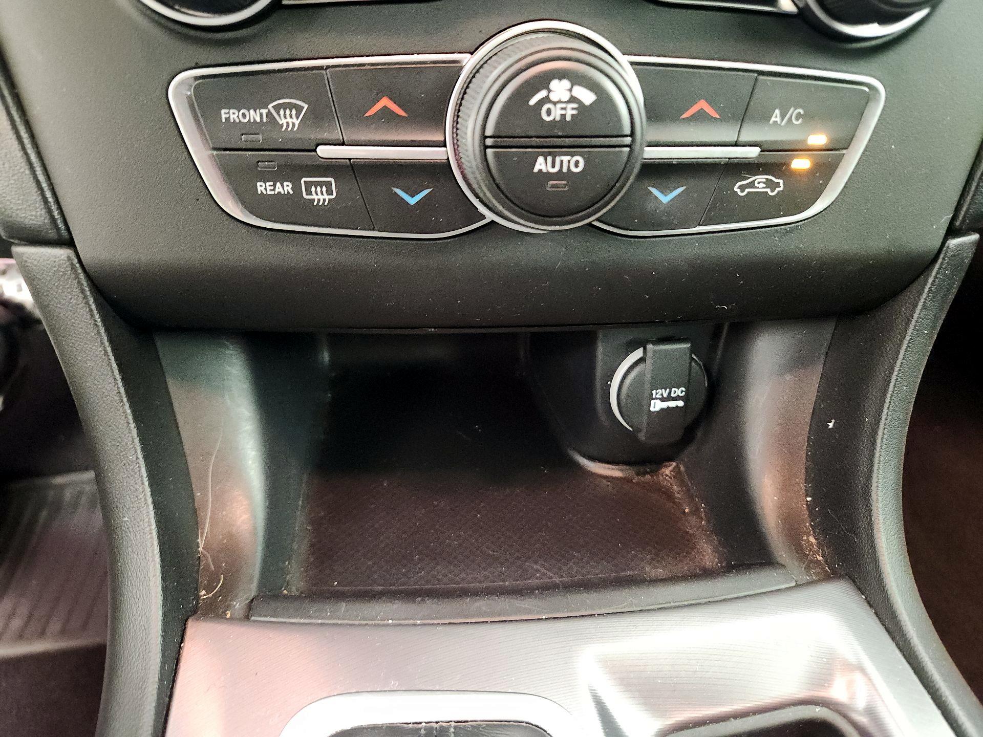 Thumbnail: 2019 Dodge Charger - 16