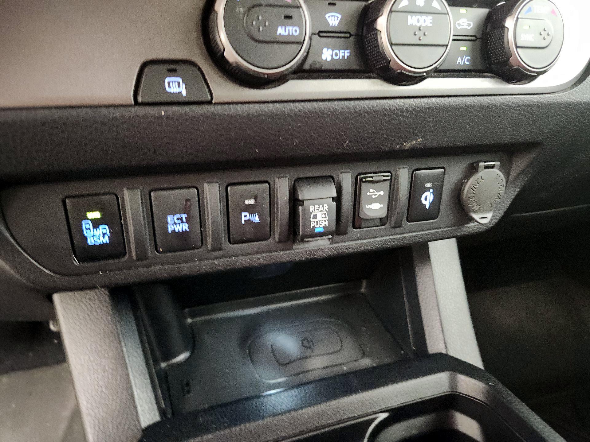 Thumbnail: 2019 Toyota Tacoma - 18