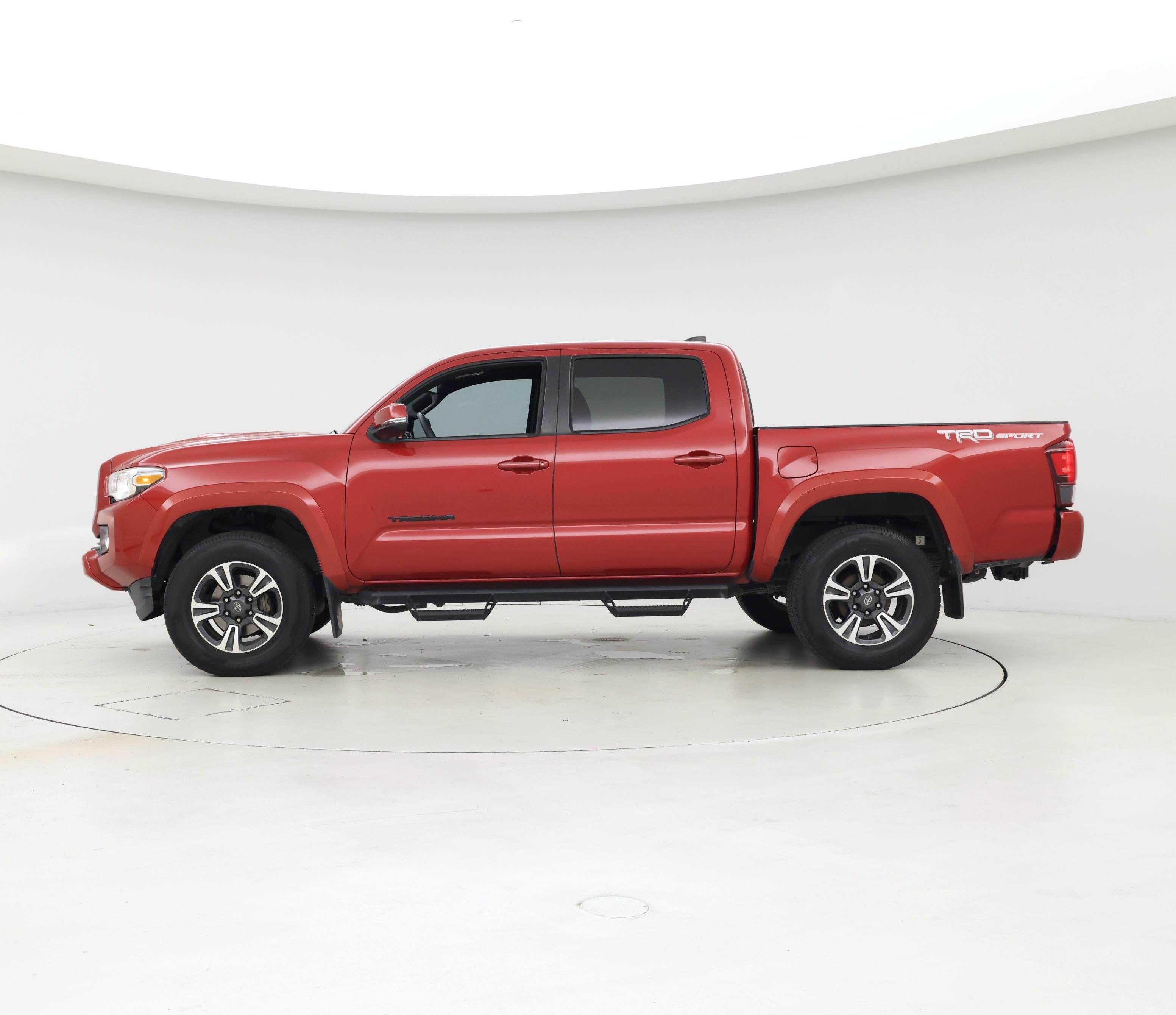 Thumbnail: 2019 Toyota Tacoma - 3