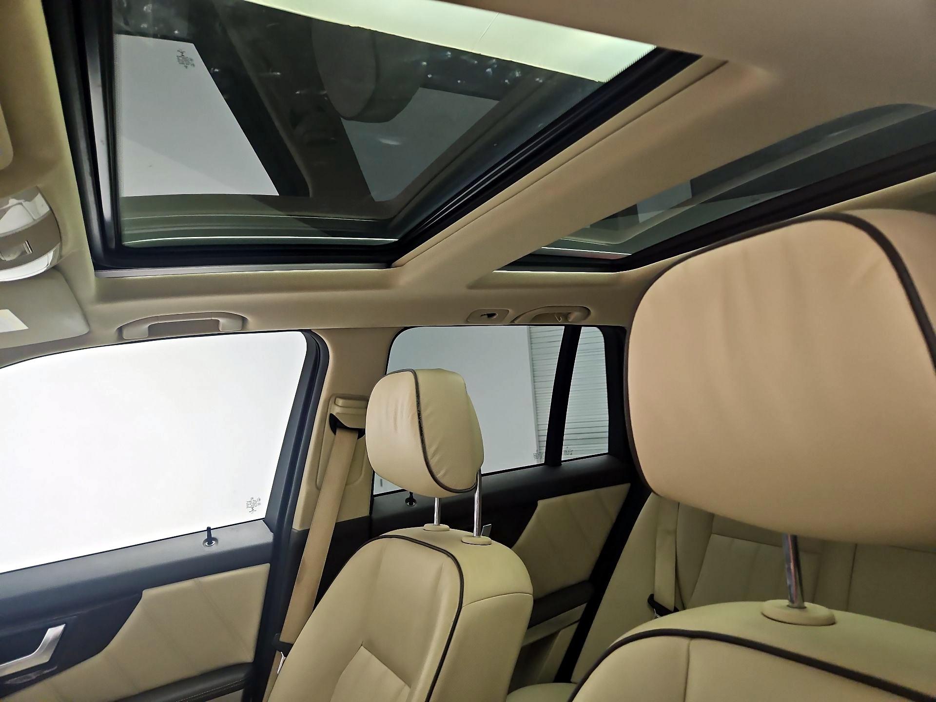 Thumbnail: 2015 Mercedes-Benz GLK - 20