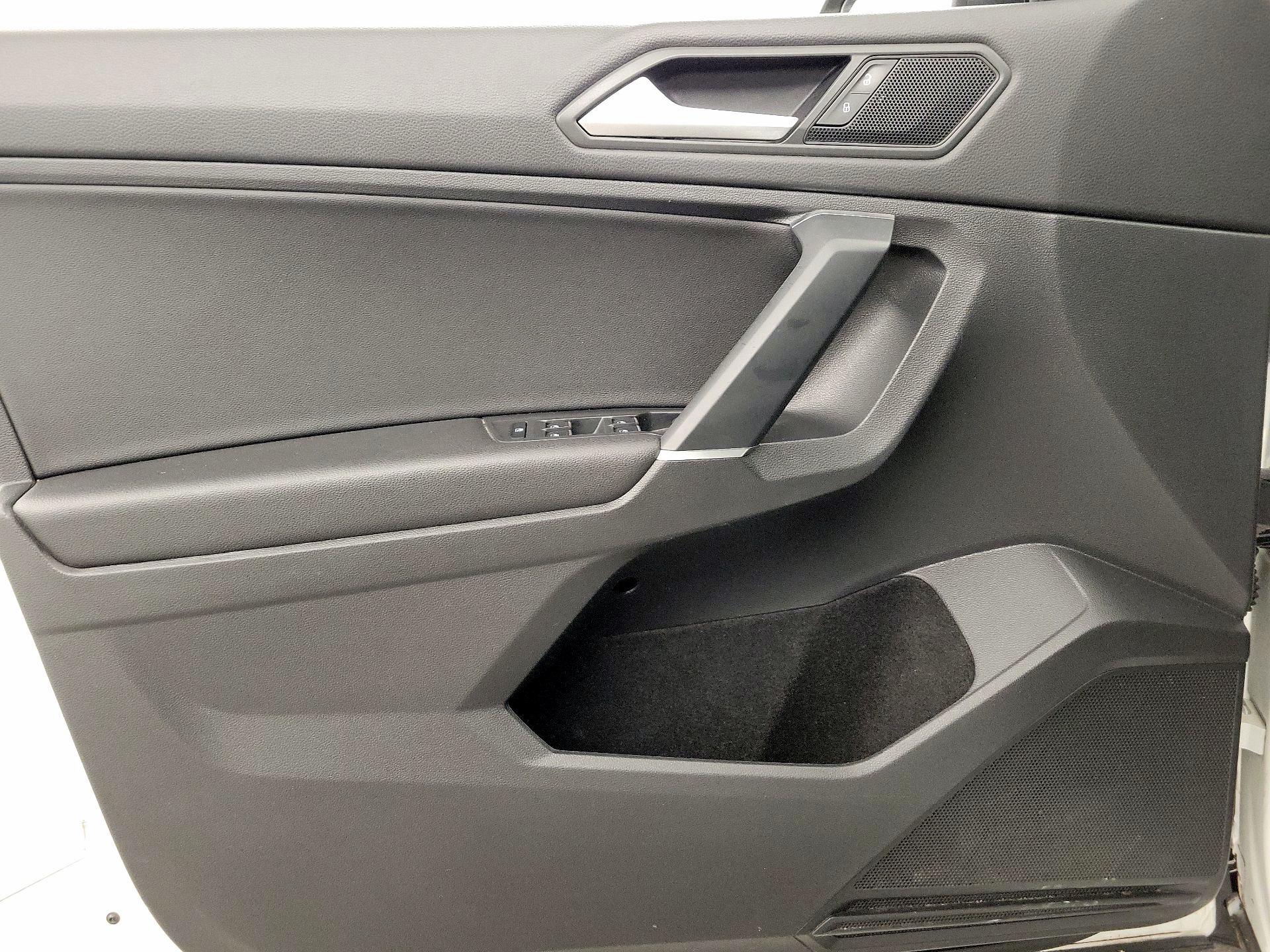 Thumbnail: 2020 Volkswagen Tiguan - 12