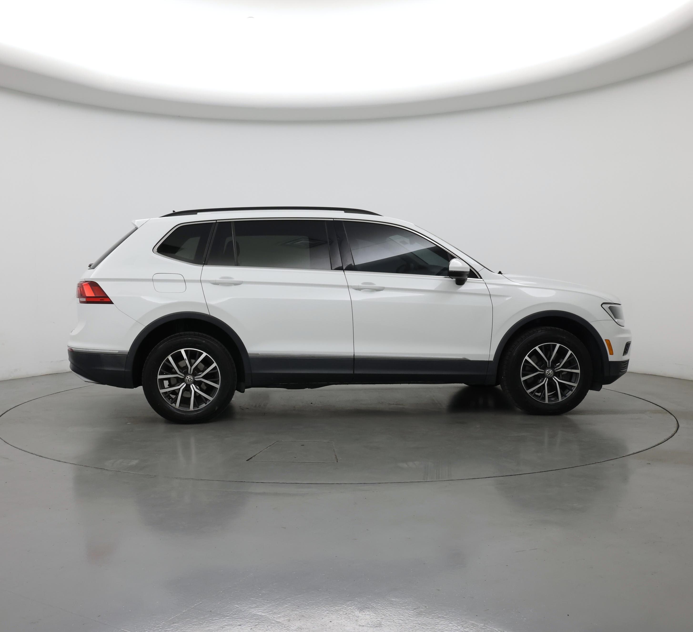 Thumbnail: 2020 Volkswagen Tiguan - 7