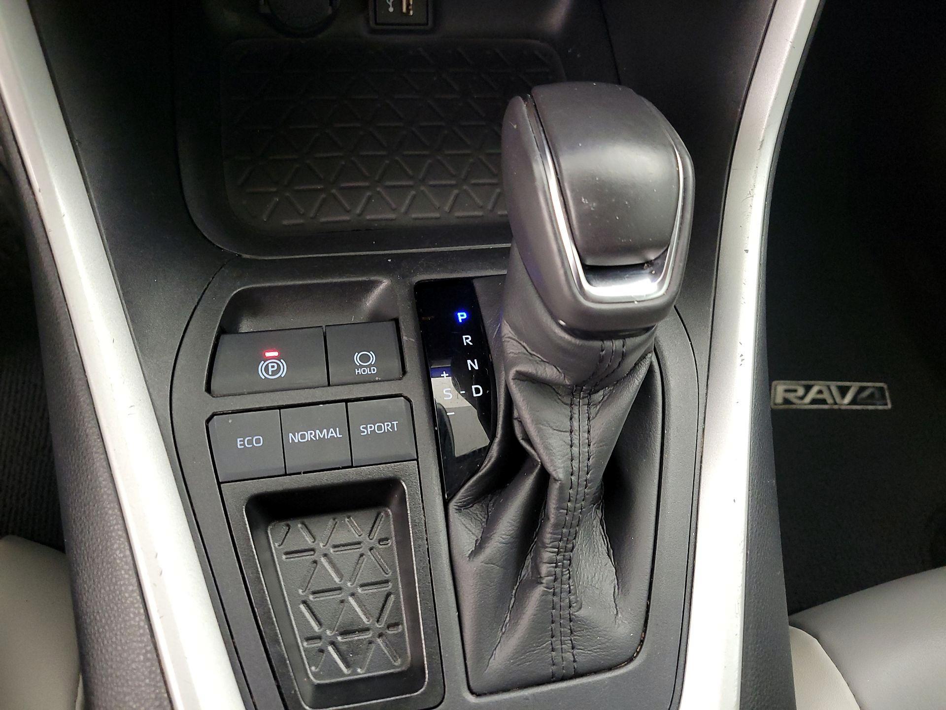 Thumbnail: 2024 Toyota RAV4 - 17