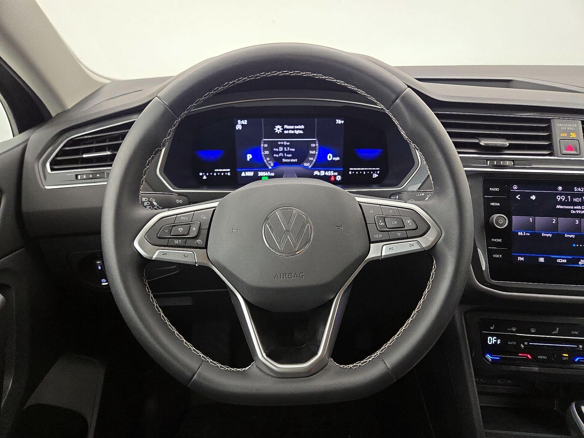 Thumbnail: 2023 Volkswagen Tiguan - 10