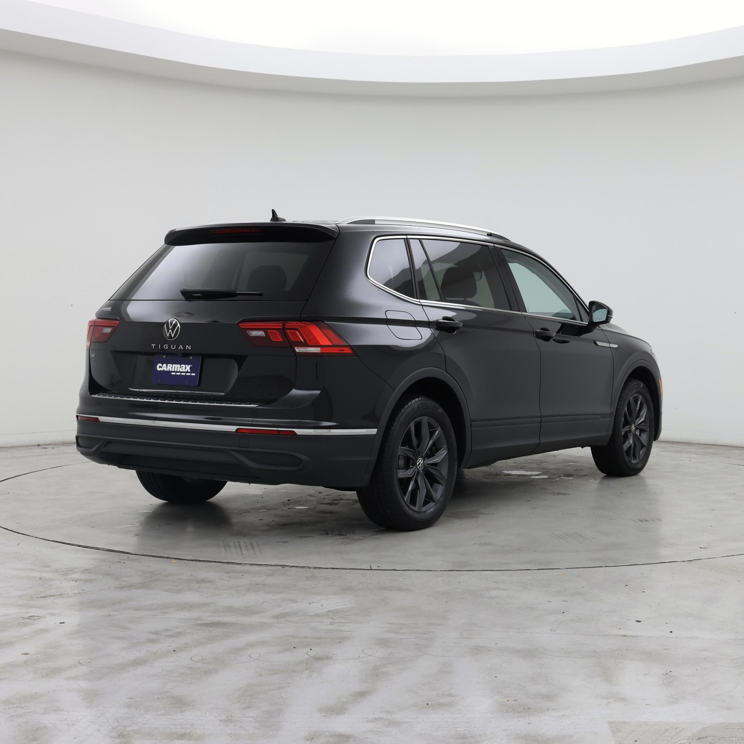 Thumbnail: 2023 Volkswagen Tiguan - 8