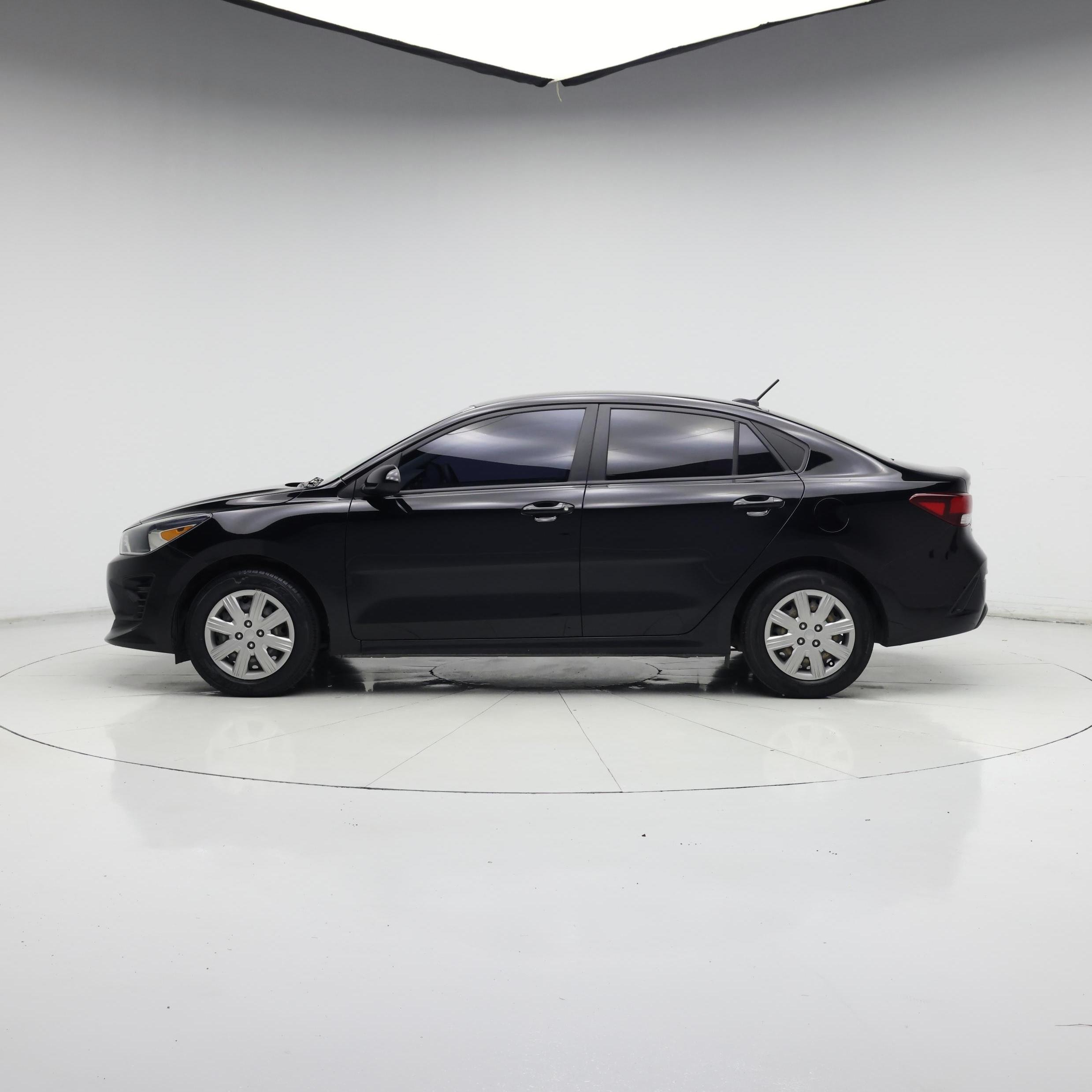 Thumbnail: 2022 Kia Rio - 3