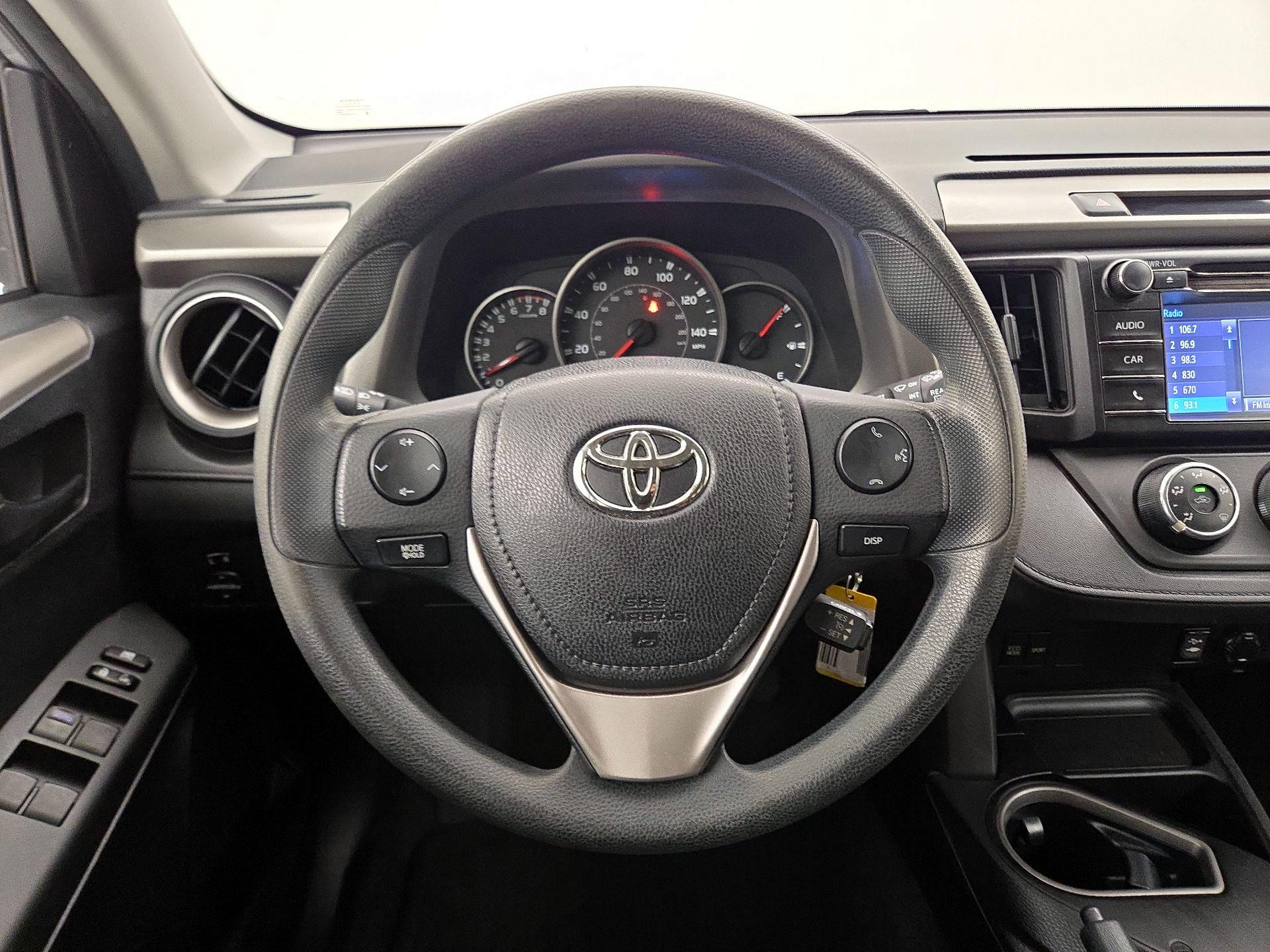 Thumbnail: 2016 Toyota RAV4 - 10