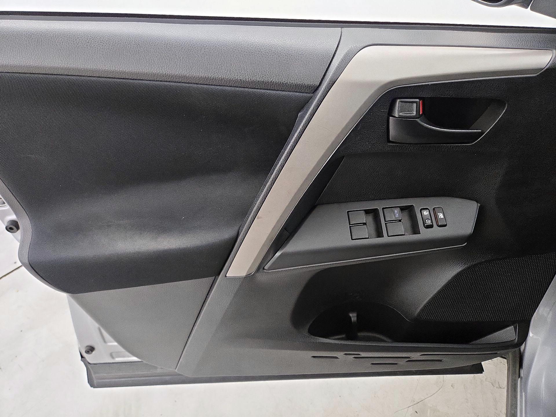 Thumbnail: 2016 Toyota RAV4 - 12