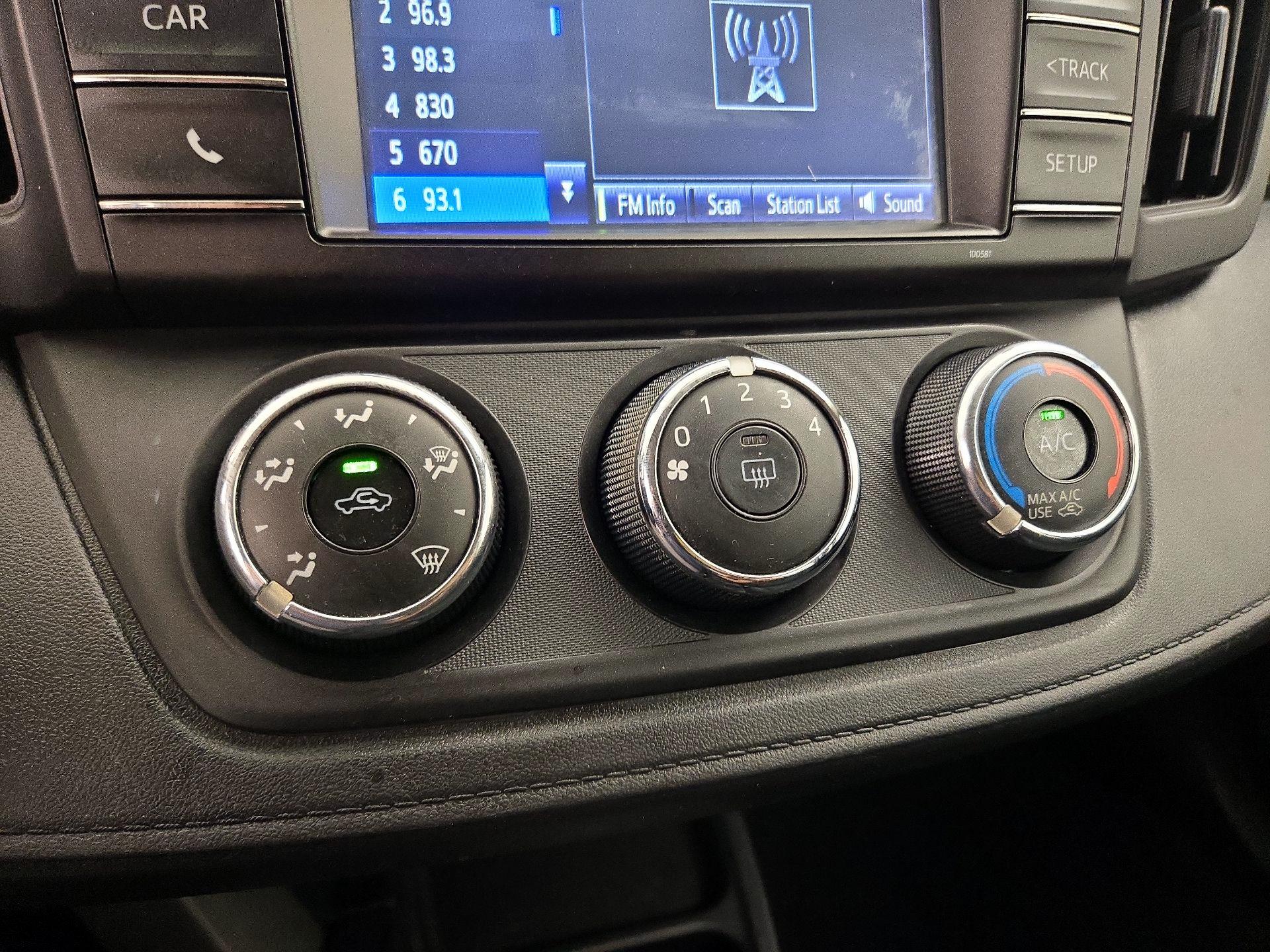 Thumbnail: 2016 Toyota RAV4 - 16