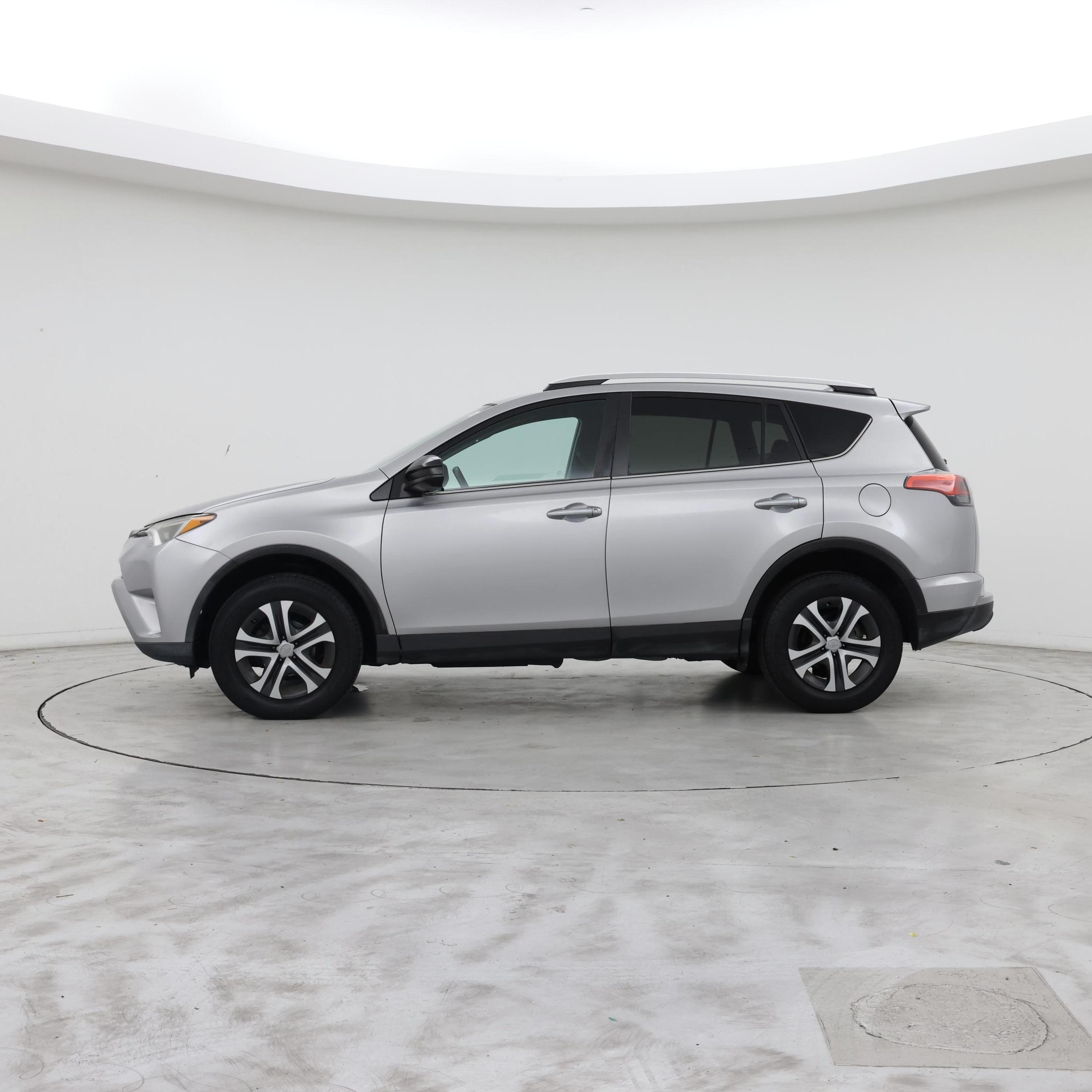 Thumbnail: 2016 Toyota RAV4 - 3