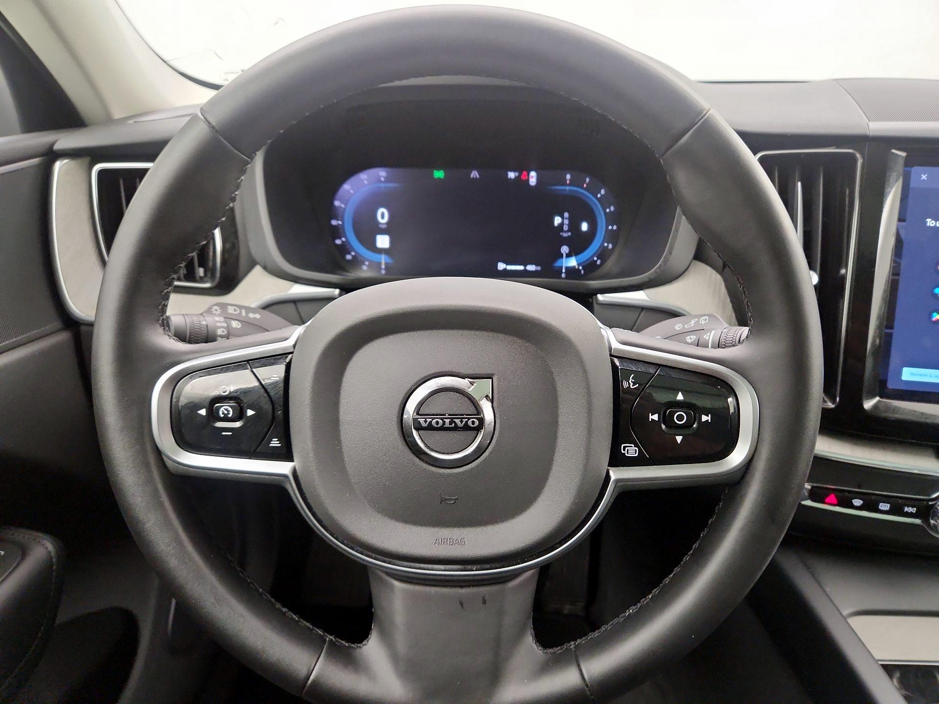 Thumbnail: 2025 Volvo XC60 - 10