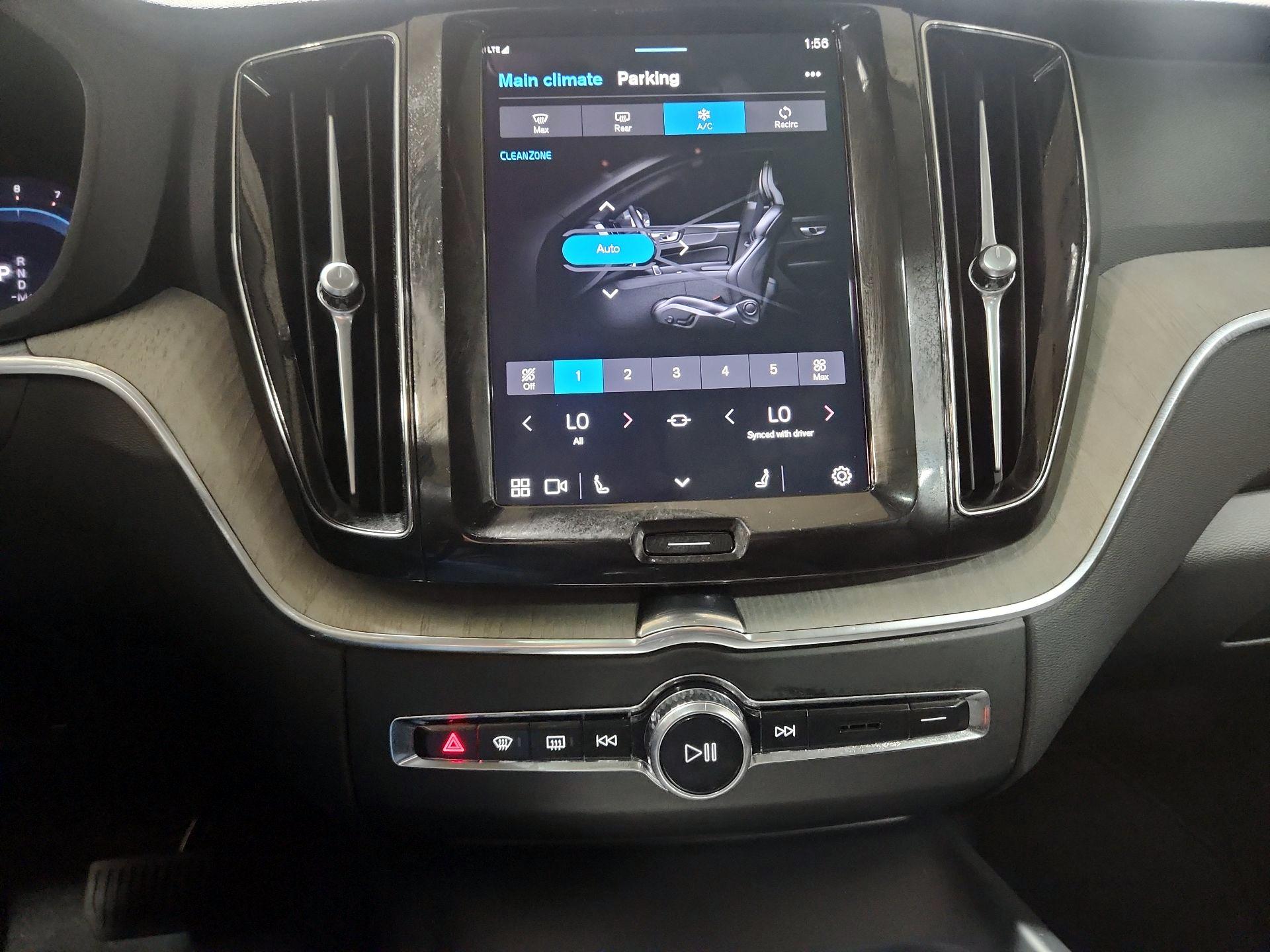 Thumbnail: 2025 Volvo XC60 - 14