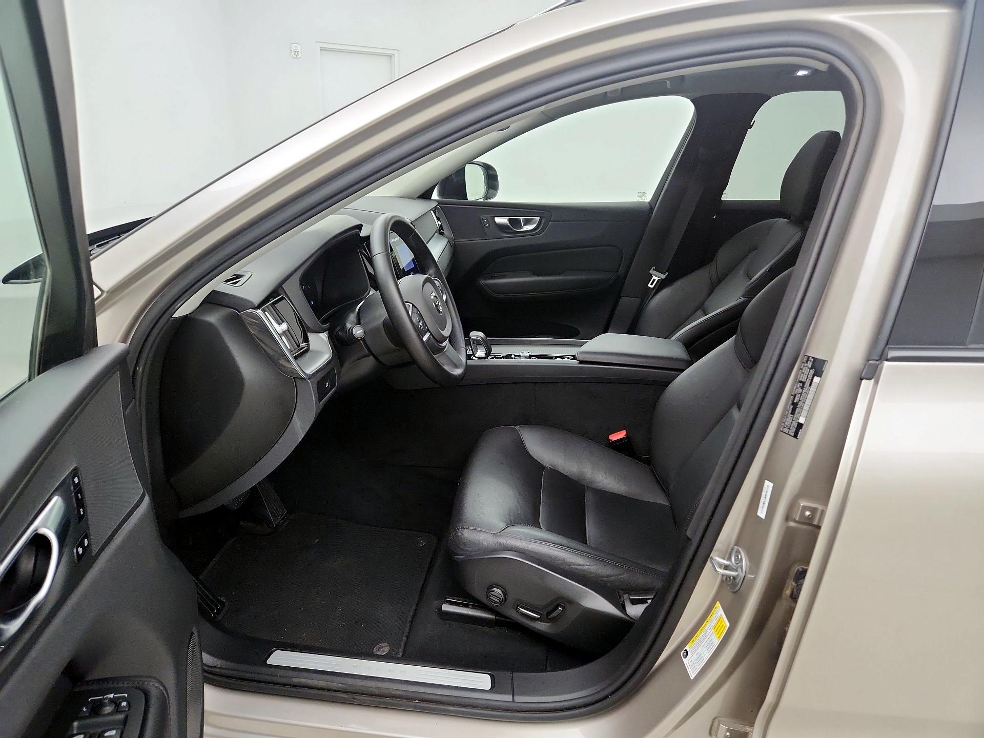 Thumbnail: 2025 Volvo XC60 - 11