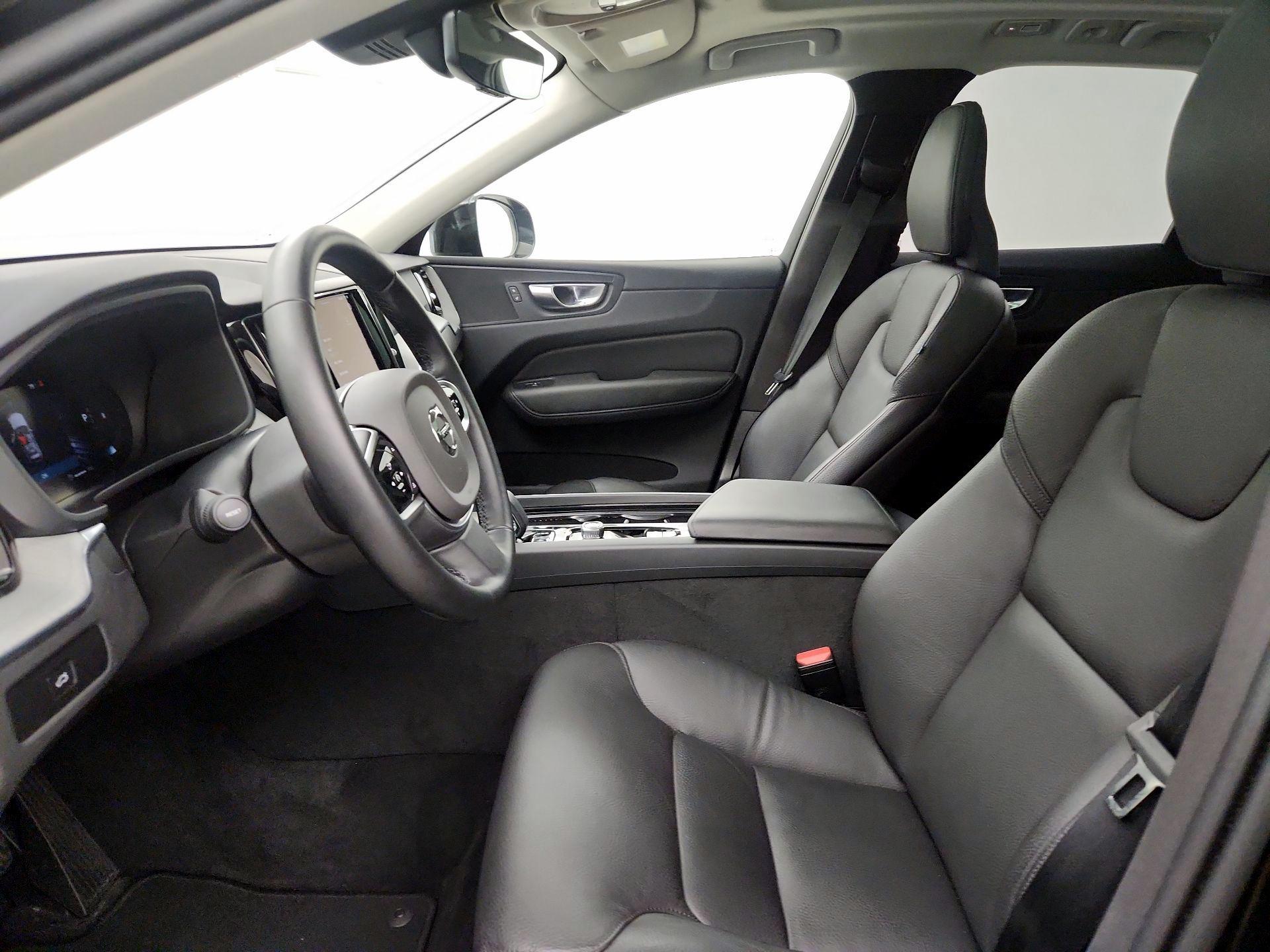 Thumbnail: 2025 Volvo XC60 - 11