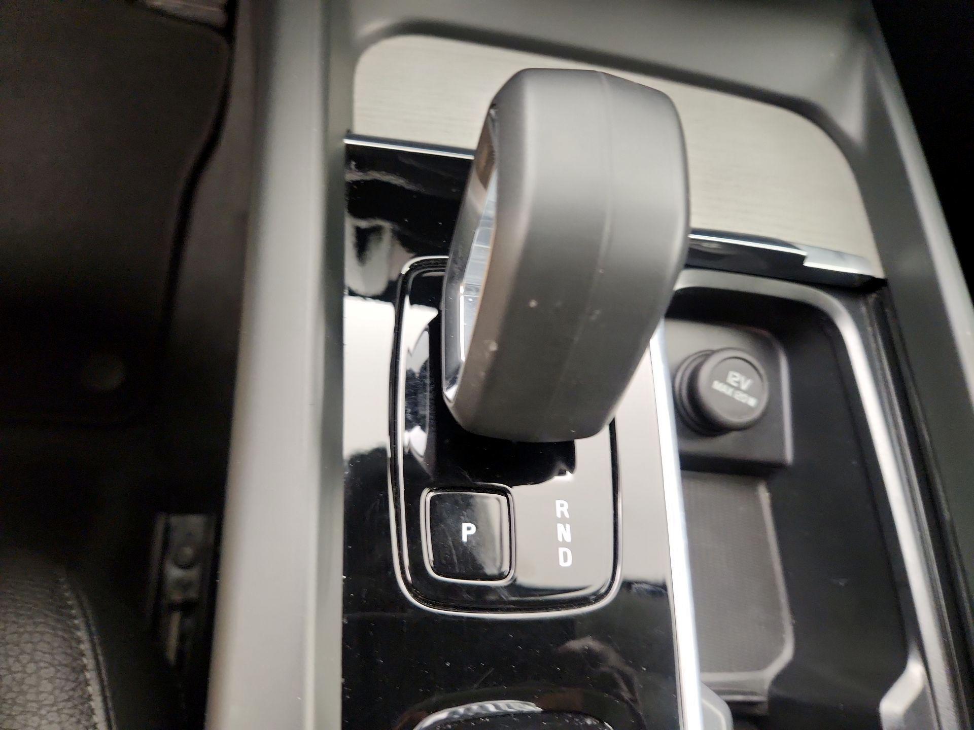 Thumbnail: 2025 Volvo XC60 - 17