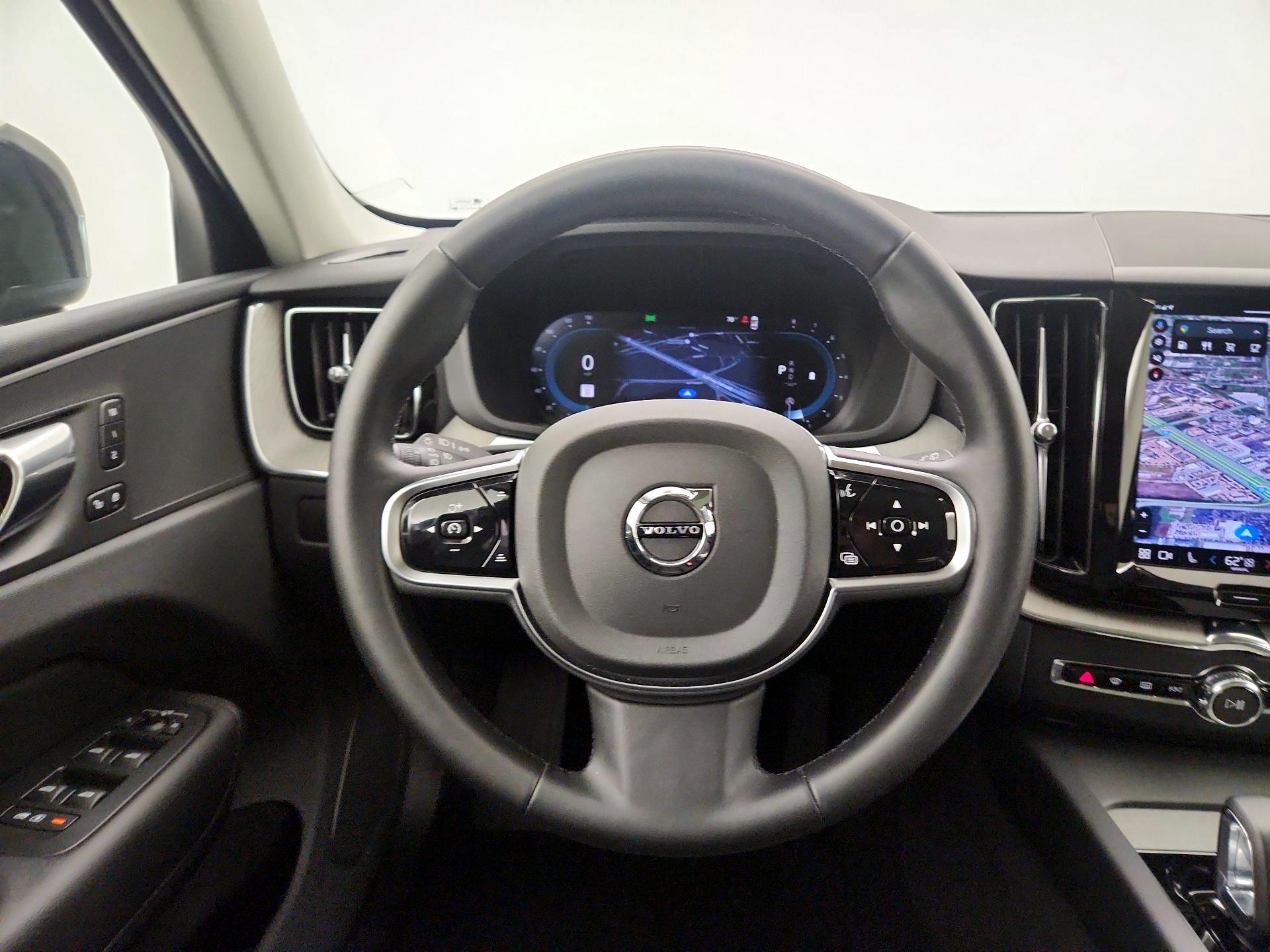 Thumbnail: 2025 Volvo XC60 - 10