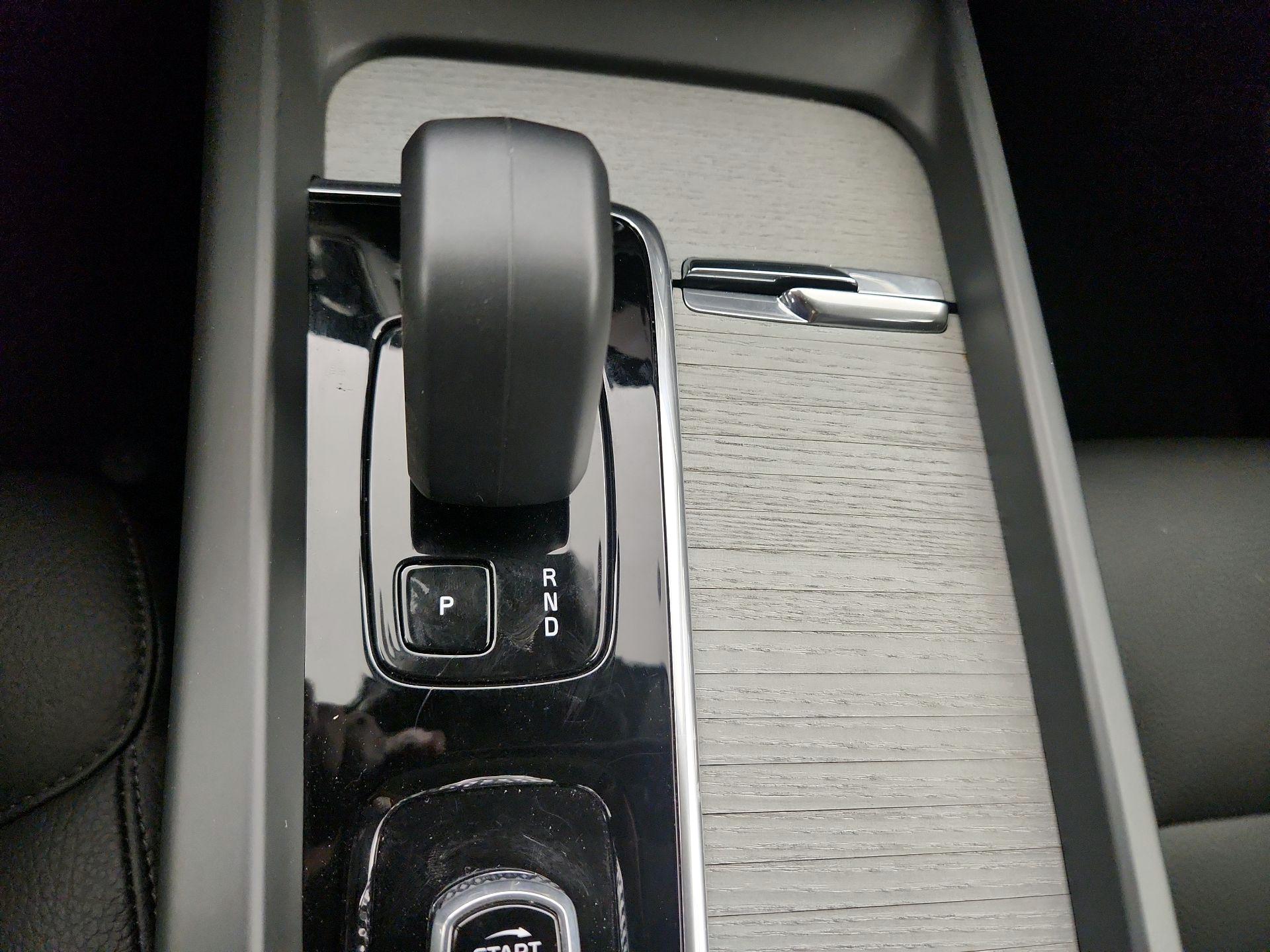 Thumbnail: 2025 Volvo XC60 - 18