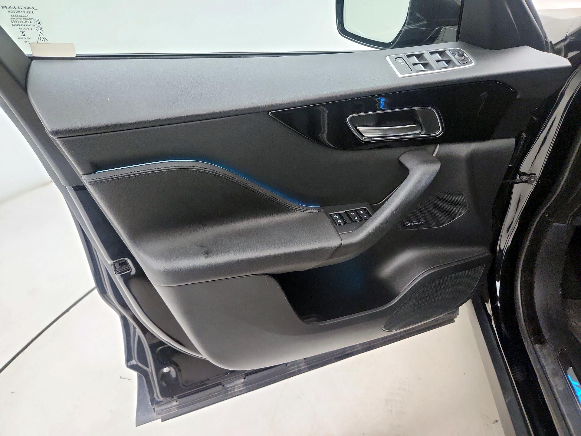 Thumbnail: 2020 Jaguar F-Pace - 12
