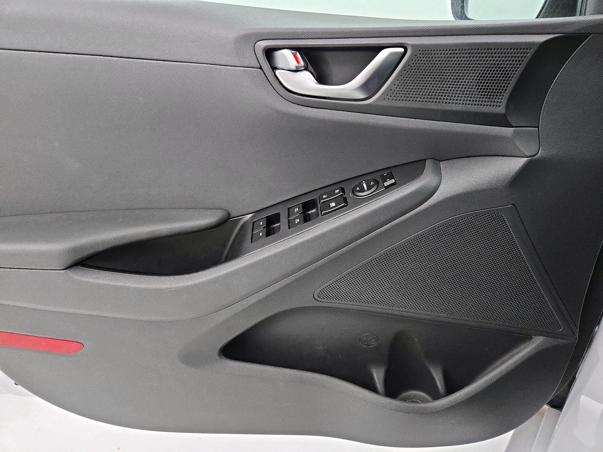 Thumbnail: 2018 Hyundai Ioniq - 12