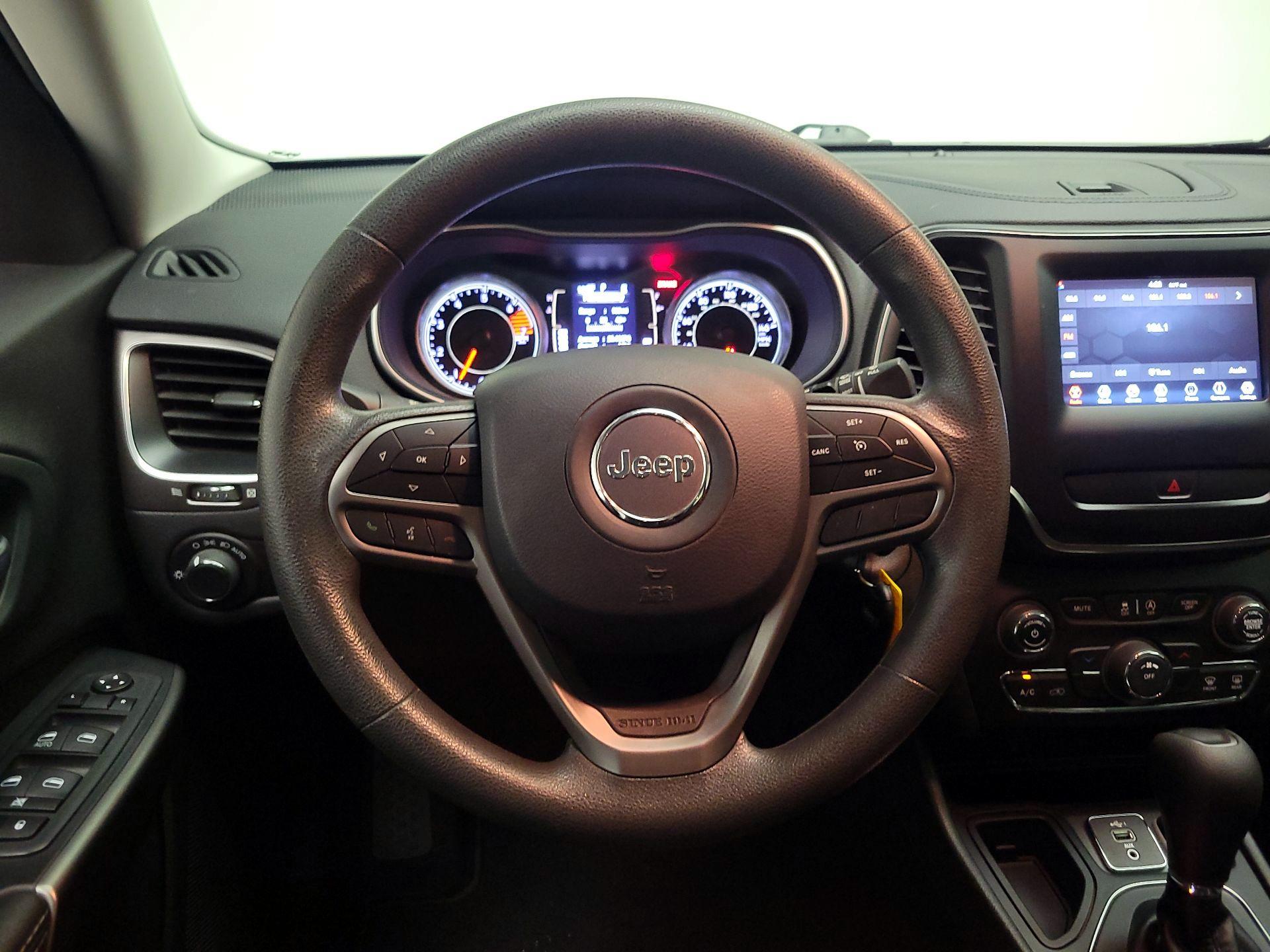Thumbnail: 2020 Jeep Cherokee - 10