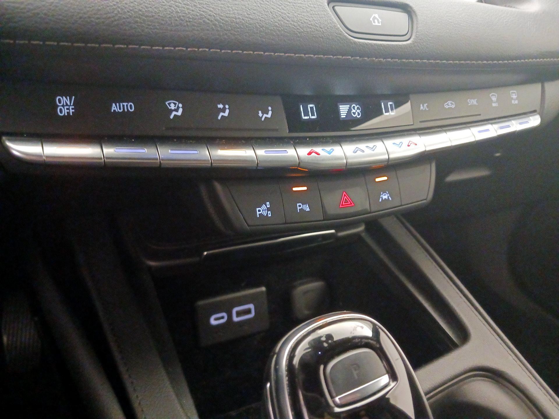 Thumbnail: 2023 Cadillac XT4 - 16