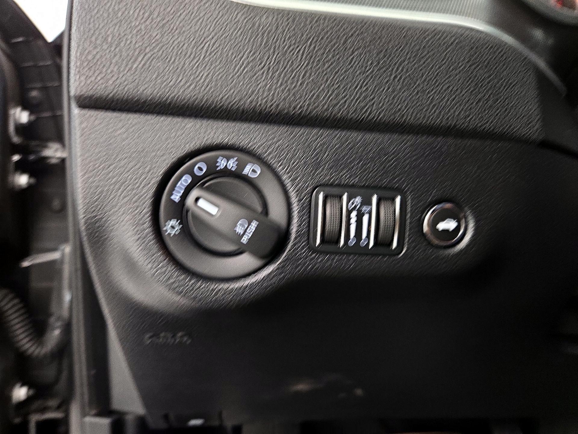 Thumbnail: 2015 Dodge Charger - 13