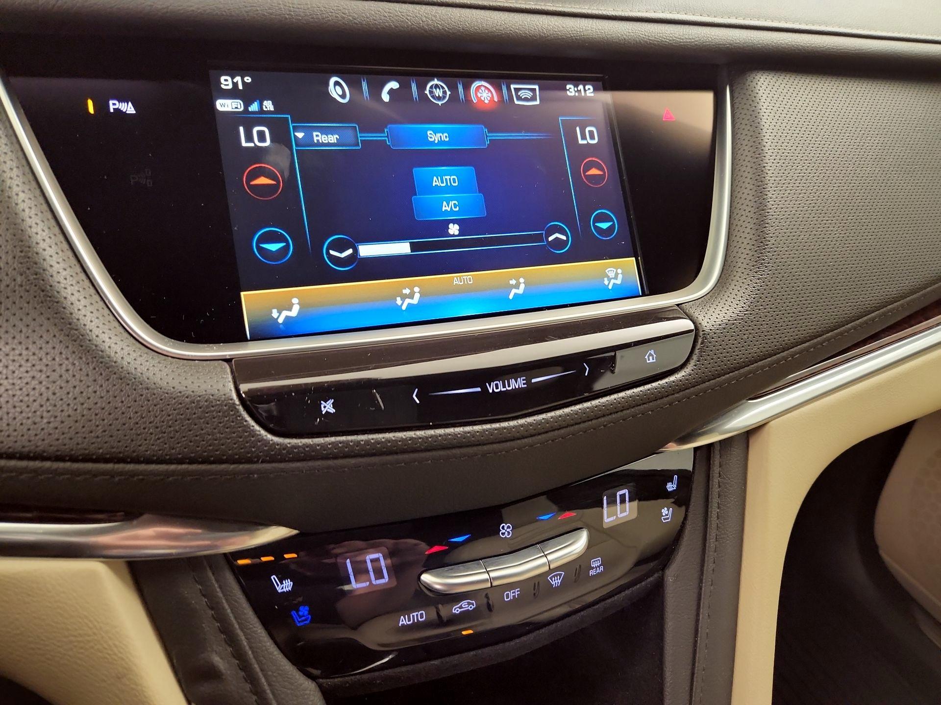 Thumbnail: 2019 Cadillac XT5 - 17