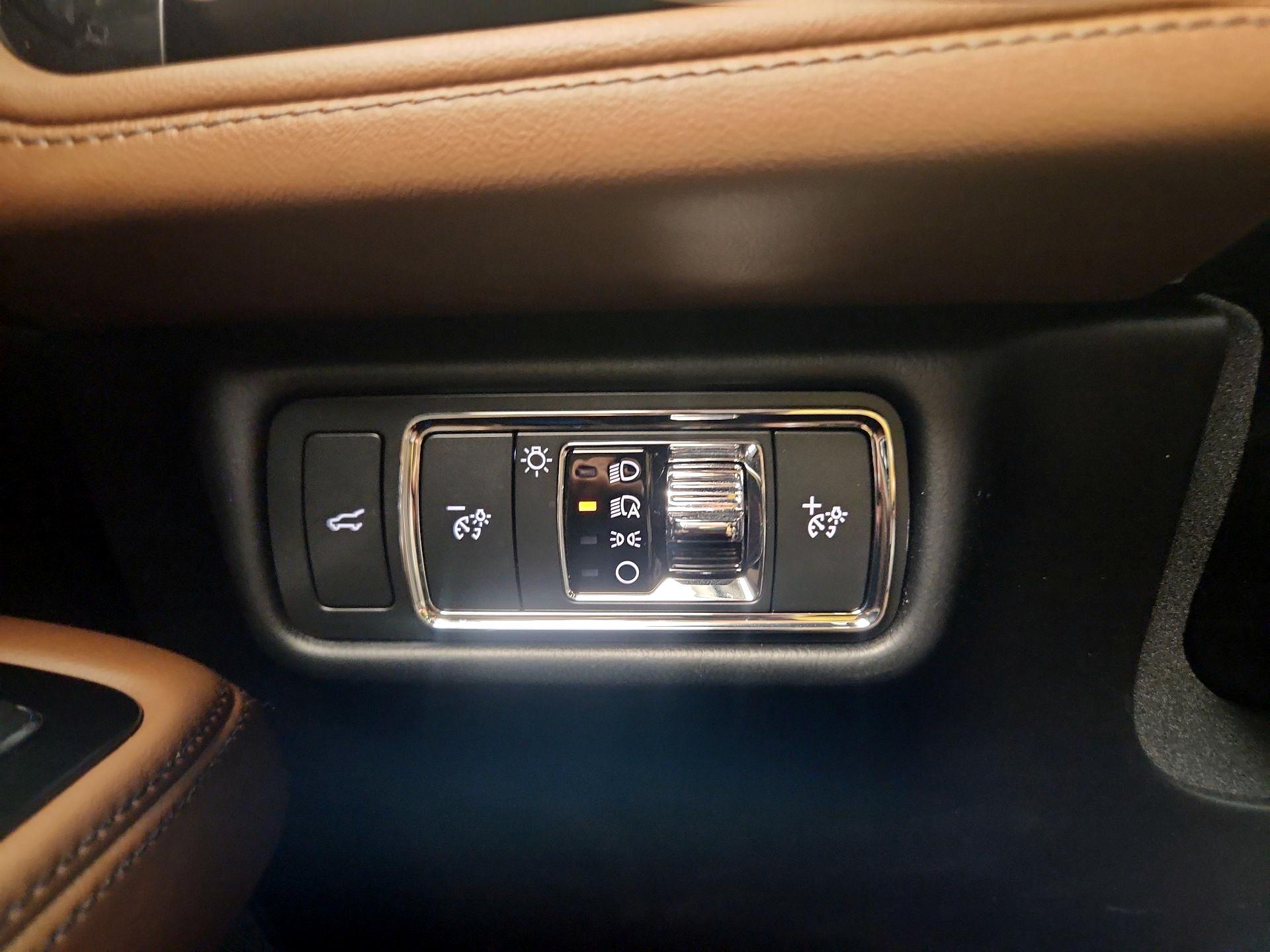 Thumbnail: 2023 Lincoln Aviator - 13