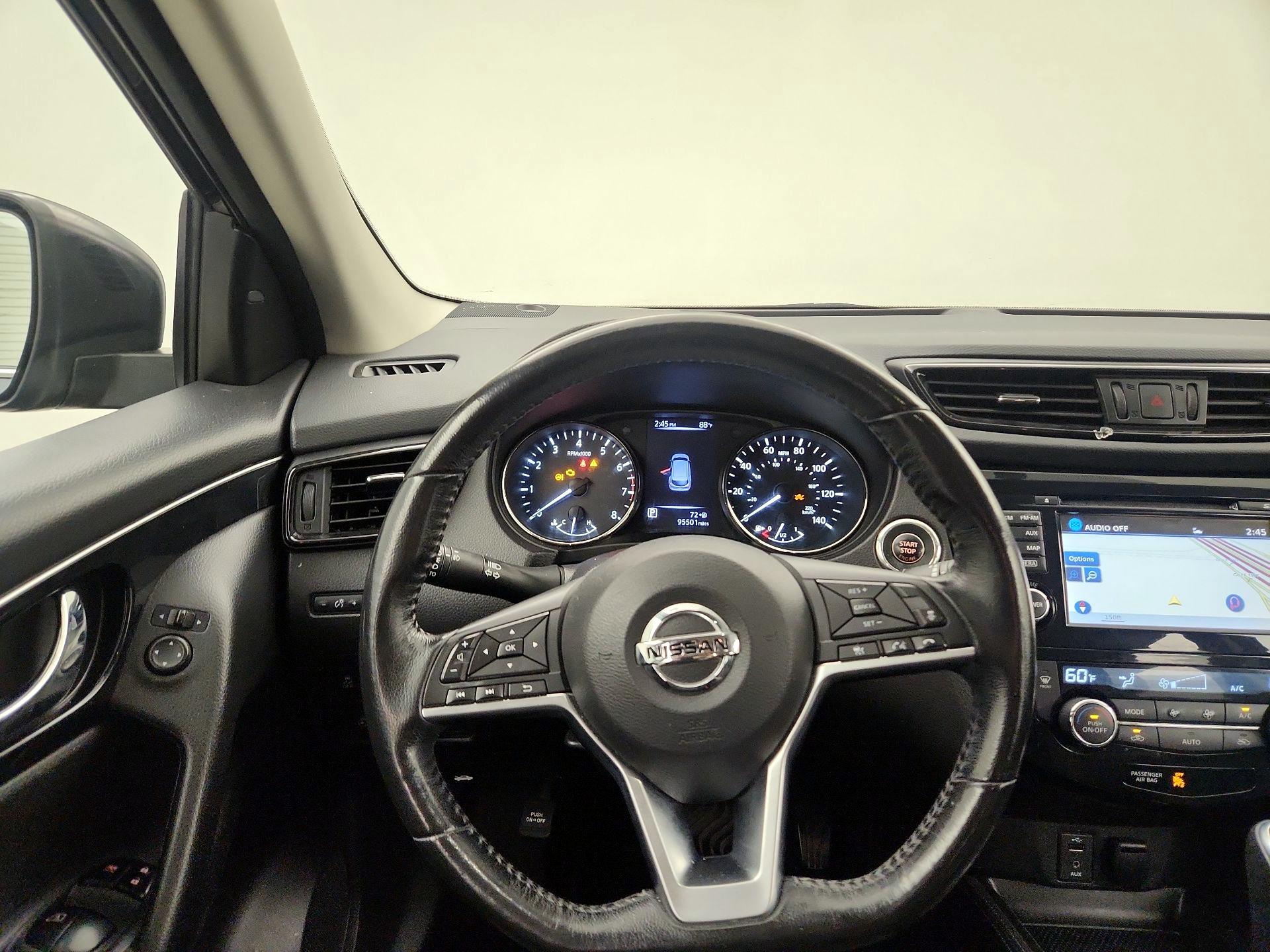 Thumbnail: 2018 Nissan Rogue Sport - 10