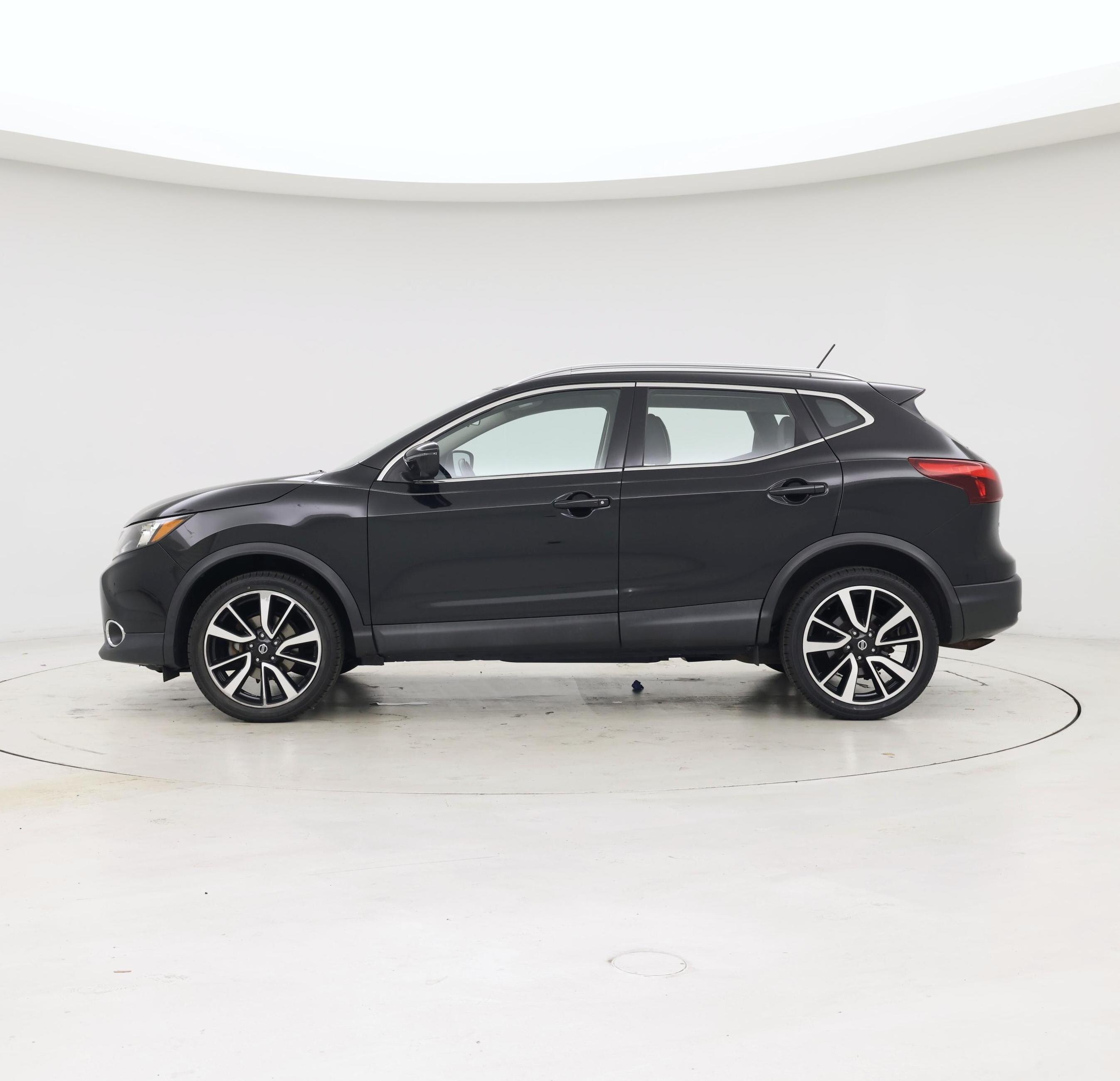 Thumbnail: 2018 Nissan Rogue Sport - 3