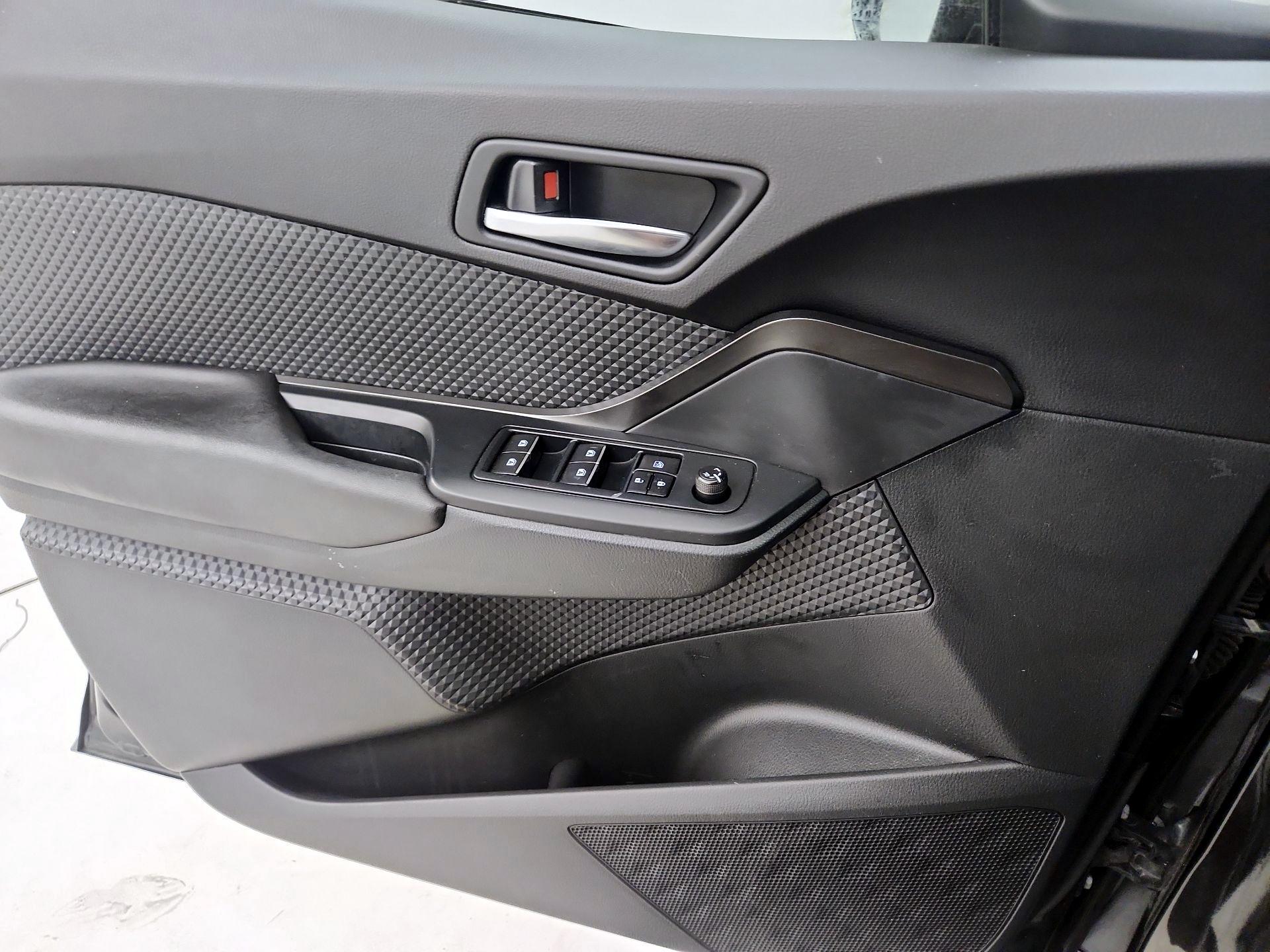 Thumbnail: 2018 Toyota C-HR - 12