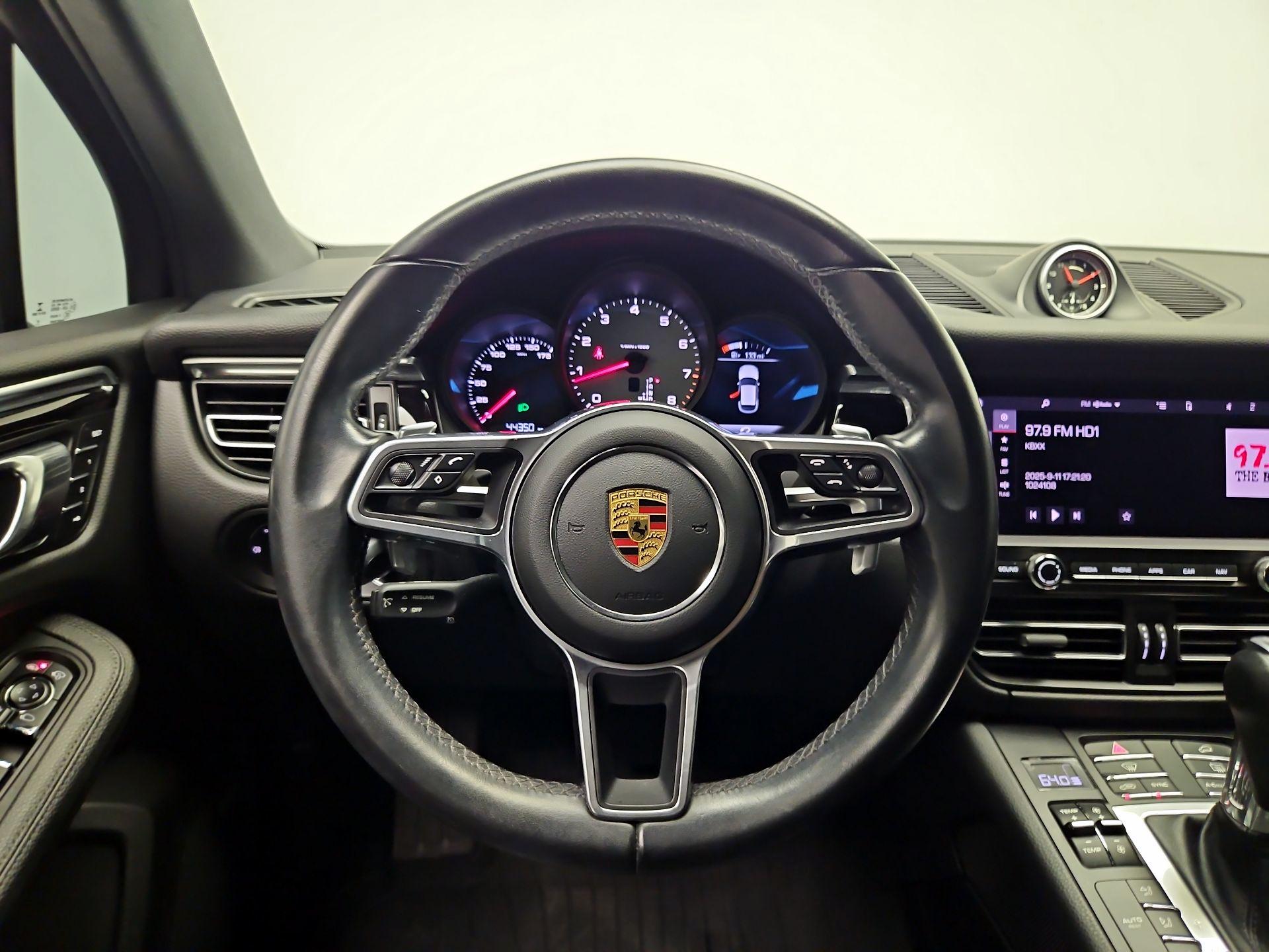 Thumbnail: 2021 Porsche Macan - 10