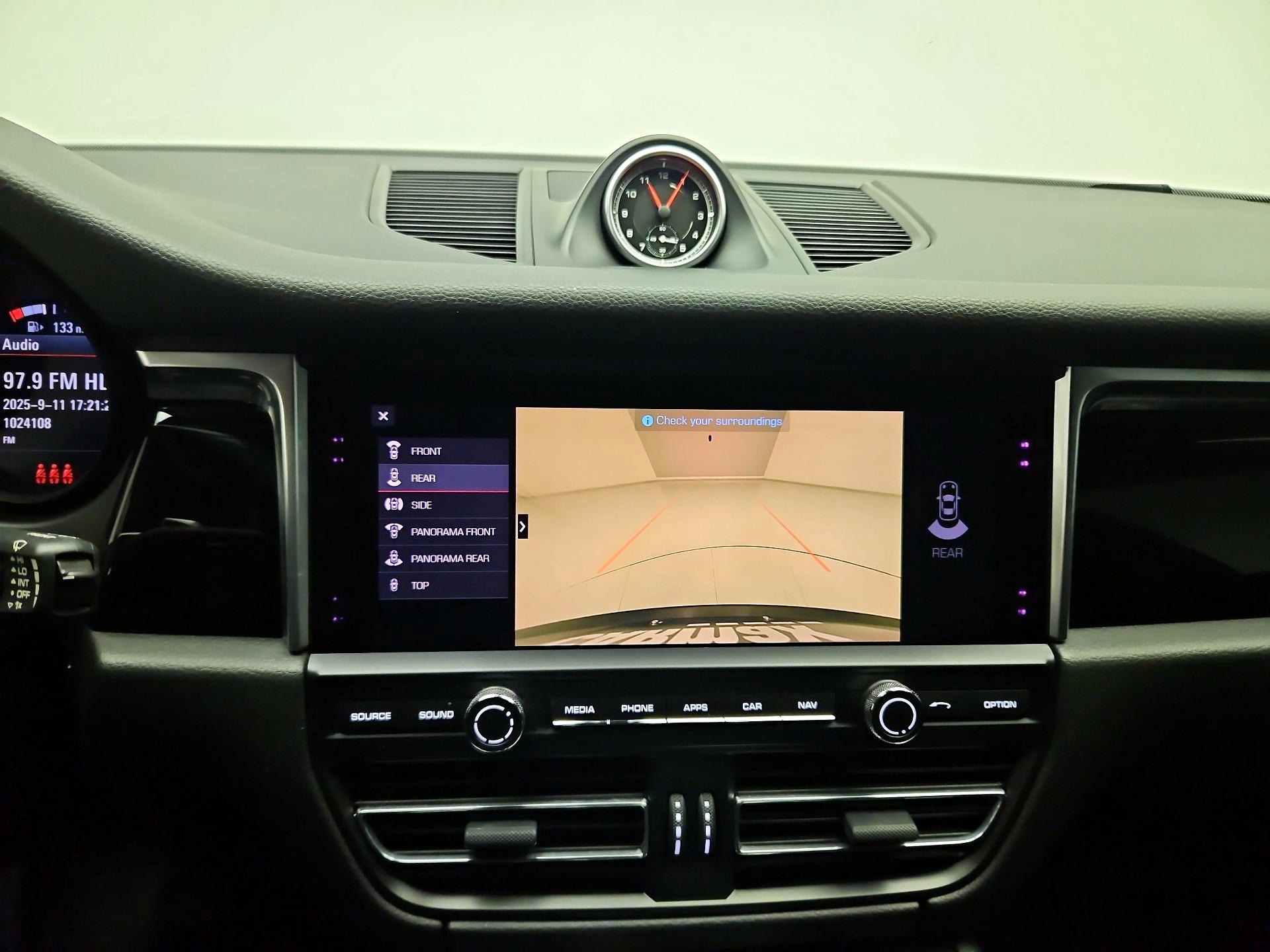 Thumbnail: 2021 Porsche Macan - 13