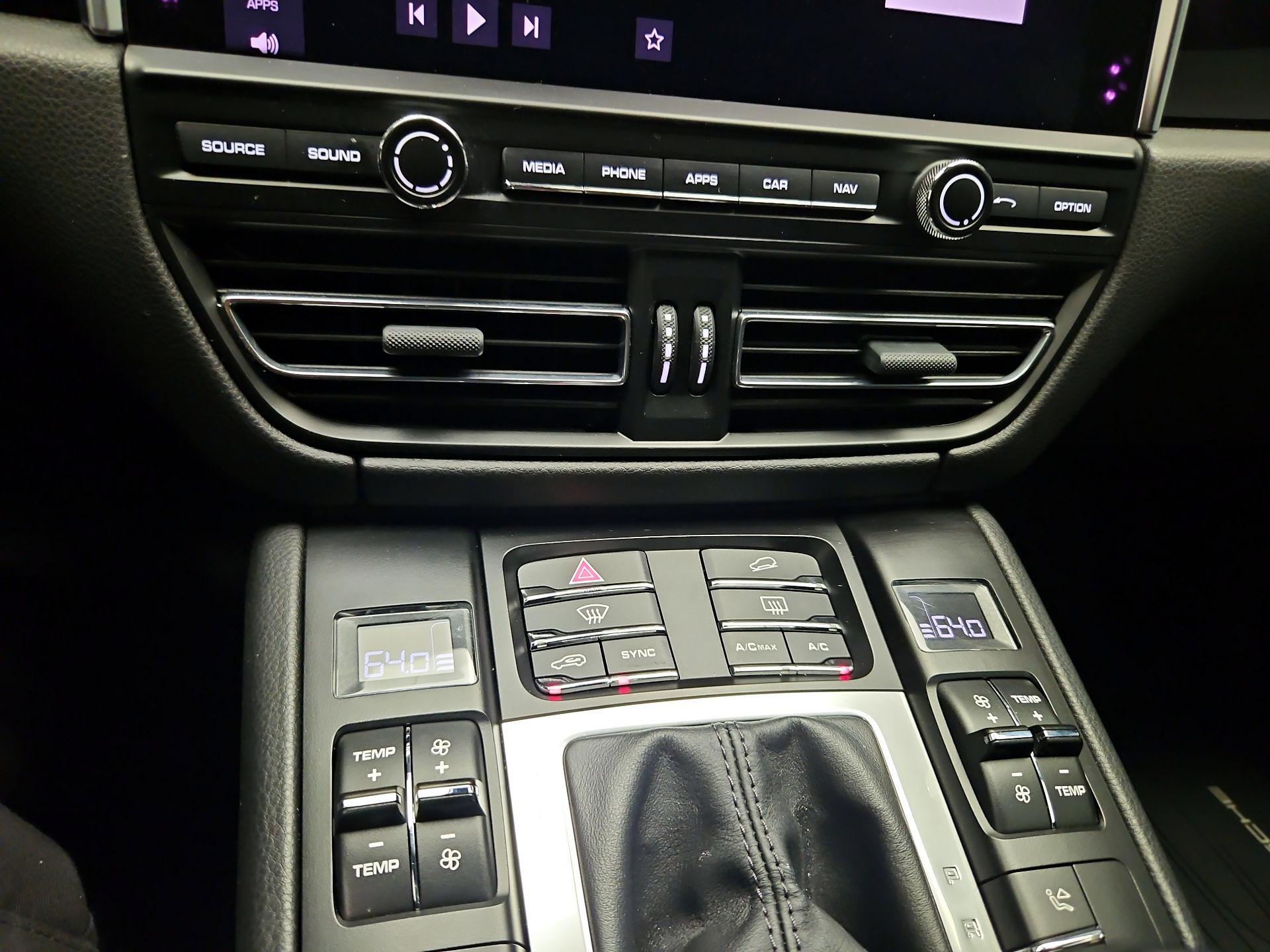 Thumbnail: 2021 Porsche Macan - 15