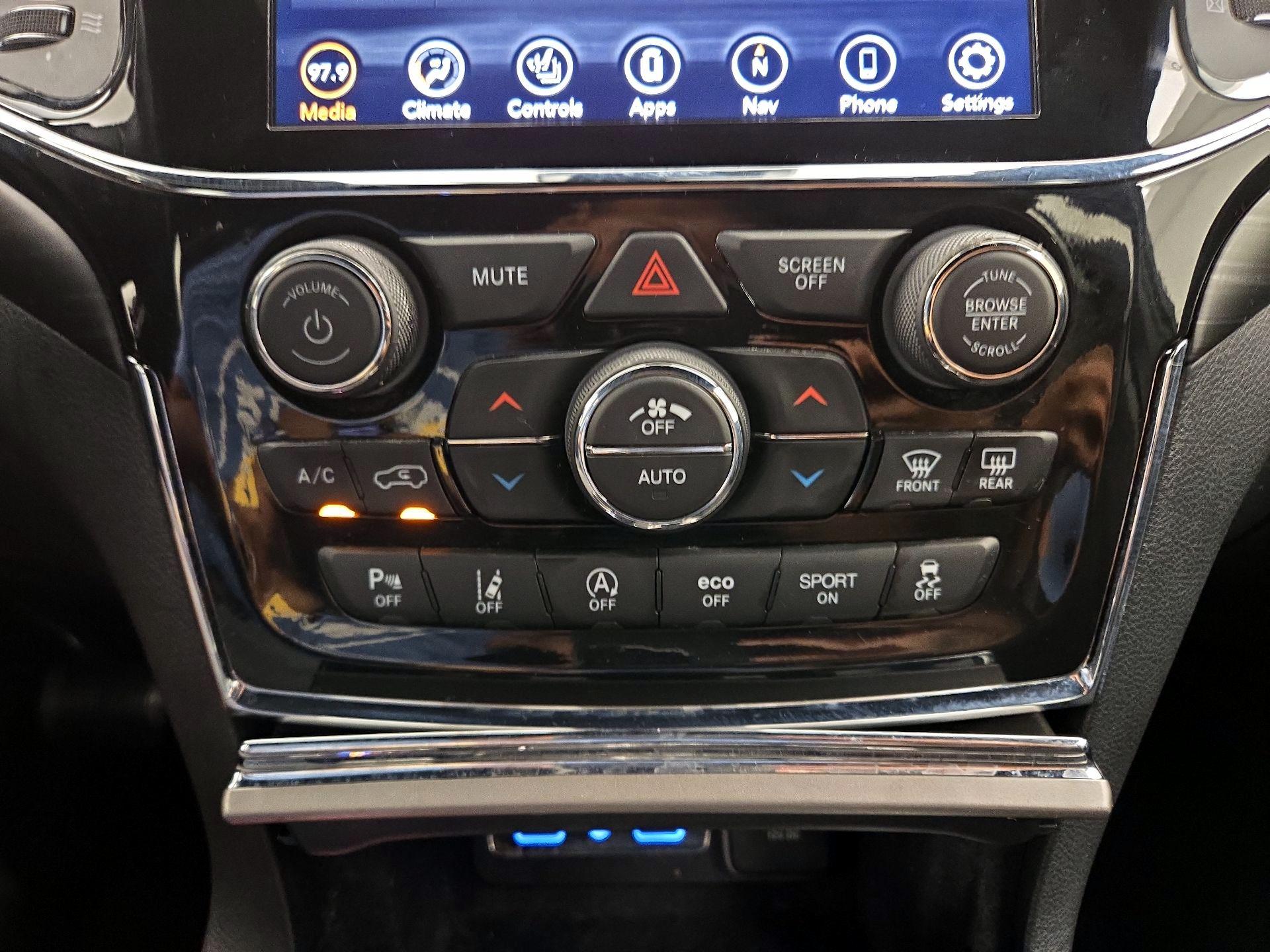 Thumbnail: 2022 Jeep Grand Cherokee - 17