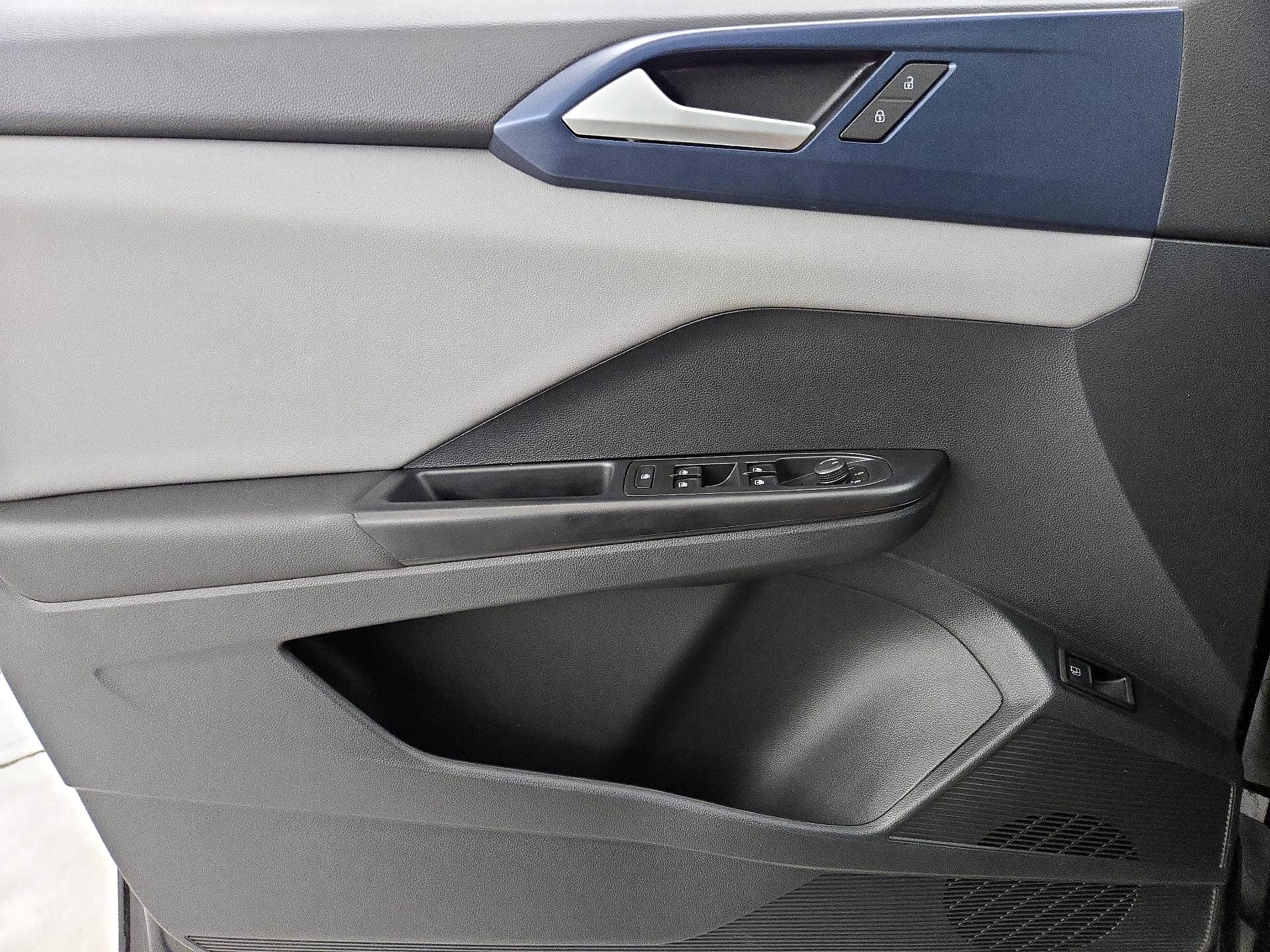 Thumbnail: 2023 Volkswagen Taos - 12