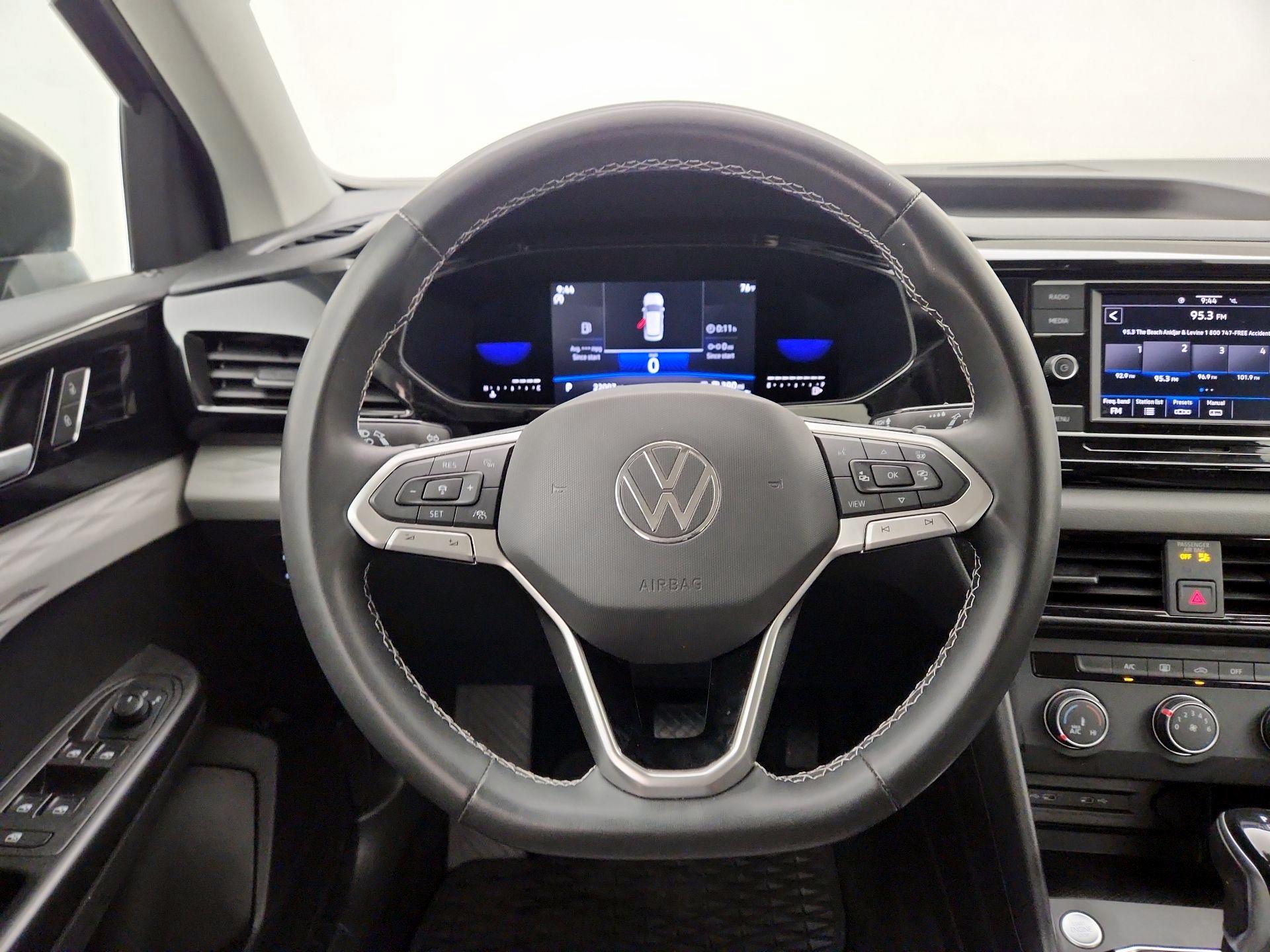 Thumbnail: 2022 Volkswagen Taos - 10