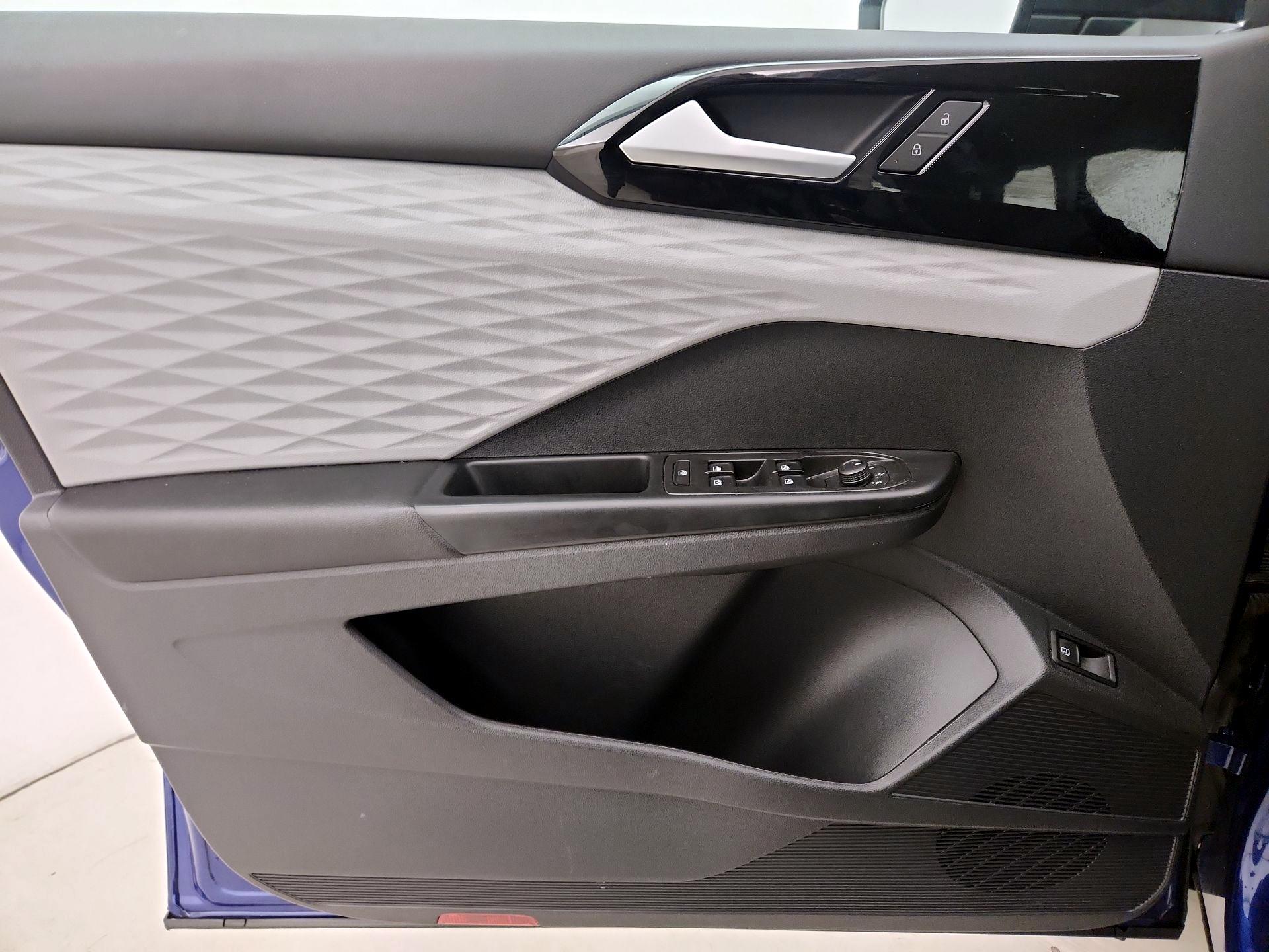 Thumbnail: 2022 Volkswagen Taos - 12