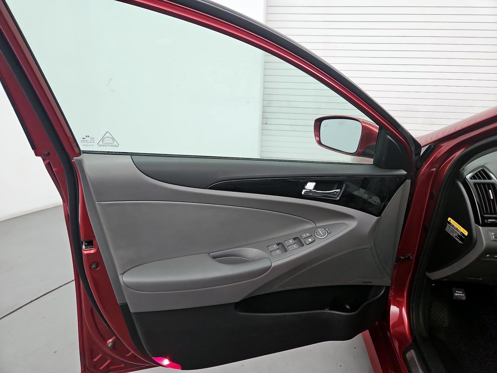 Thumbnail: 2014 Hyundai Sonata - 12