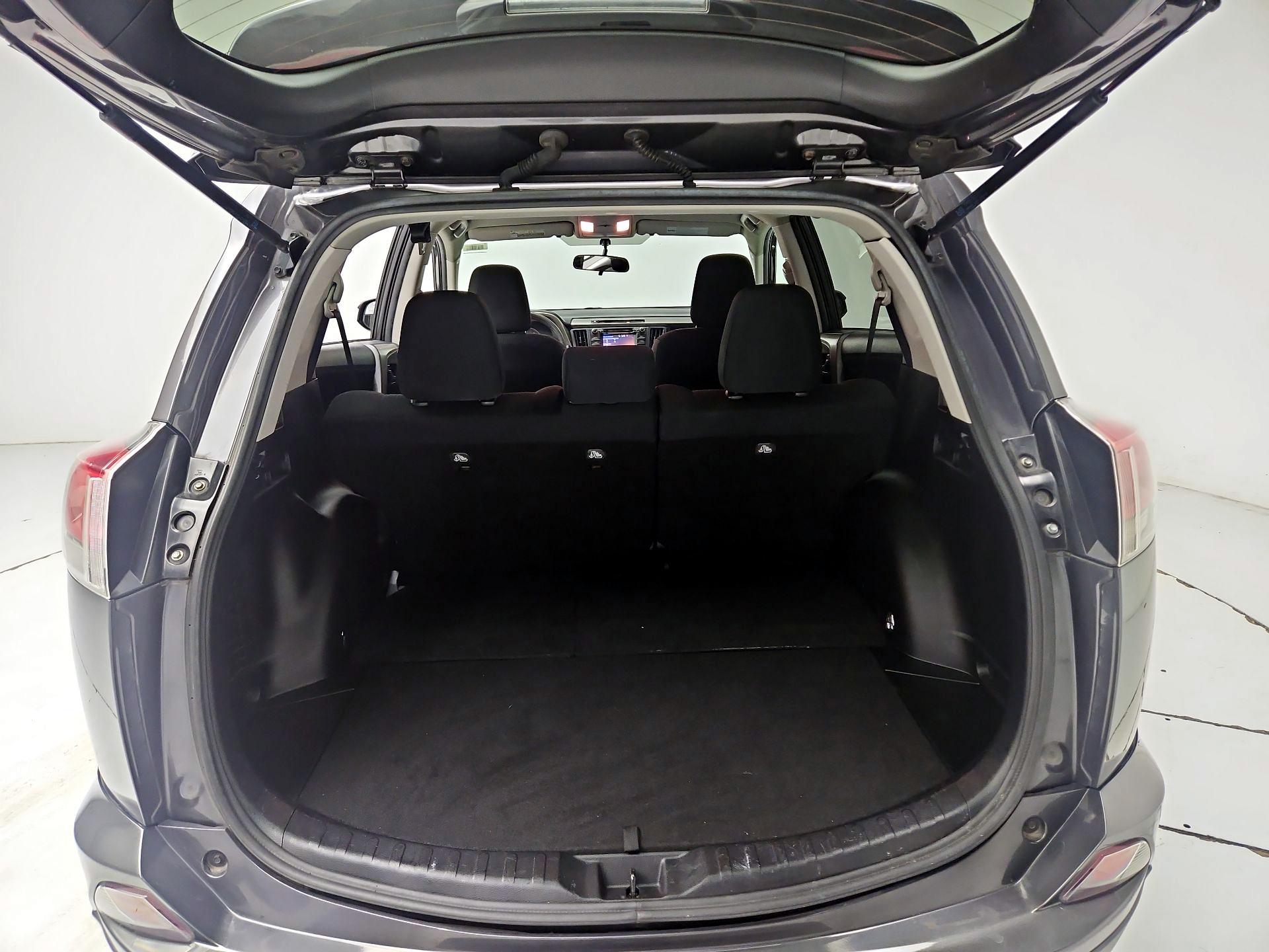Thumbnail: 2016 Toyota RAV4 - 20