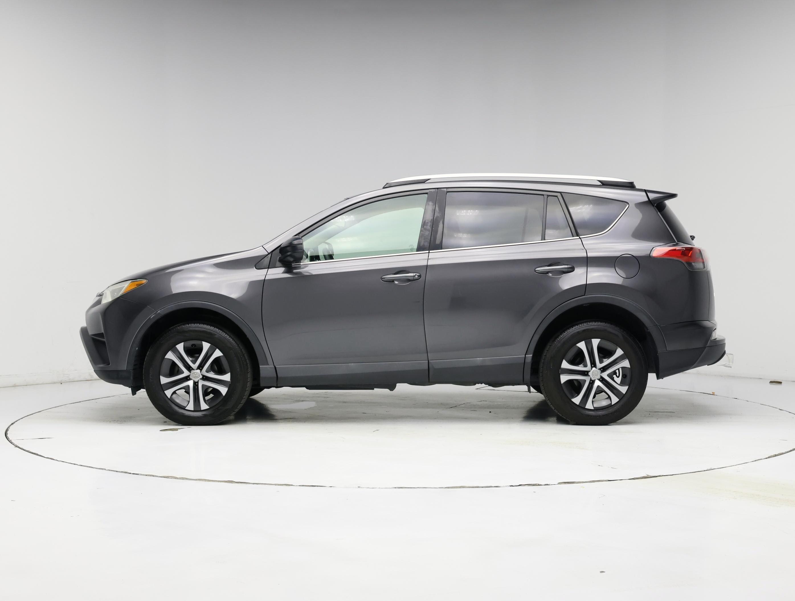 Thumbnail: 2016 Toyota RAV4 - 3