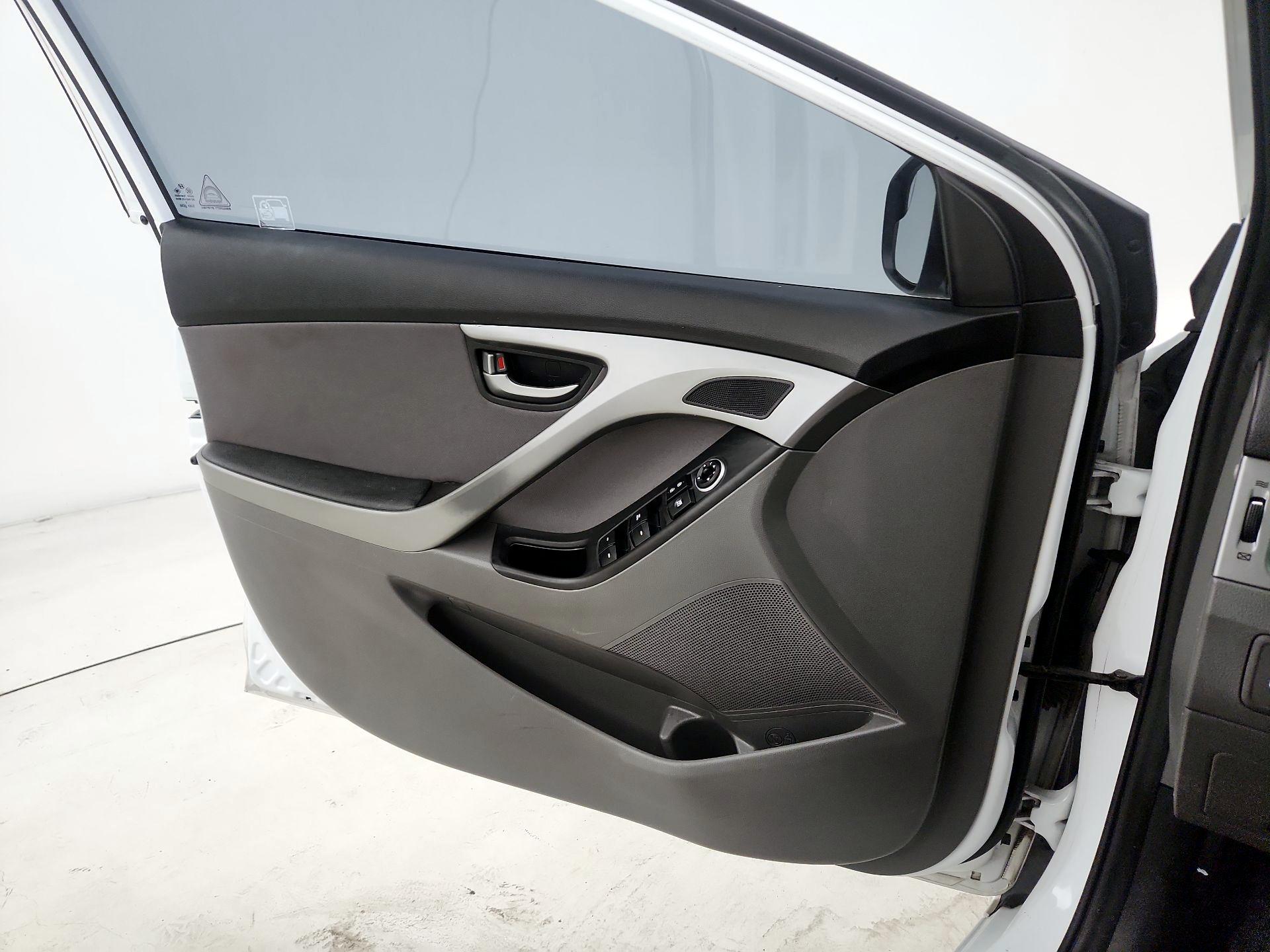 Thumbnail: 2016 Hyundai Elantra - 12