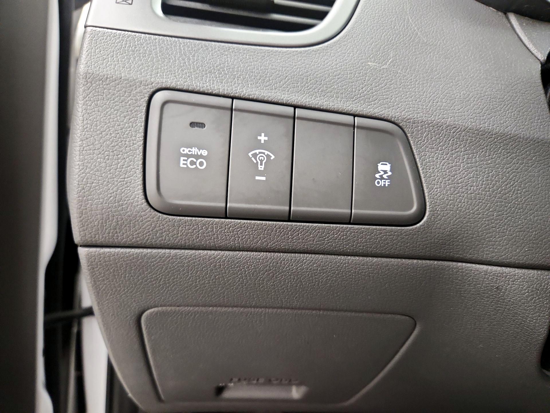 Thumbnail: 2016 Hyundai Elantra - 13