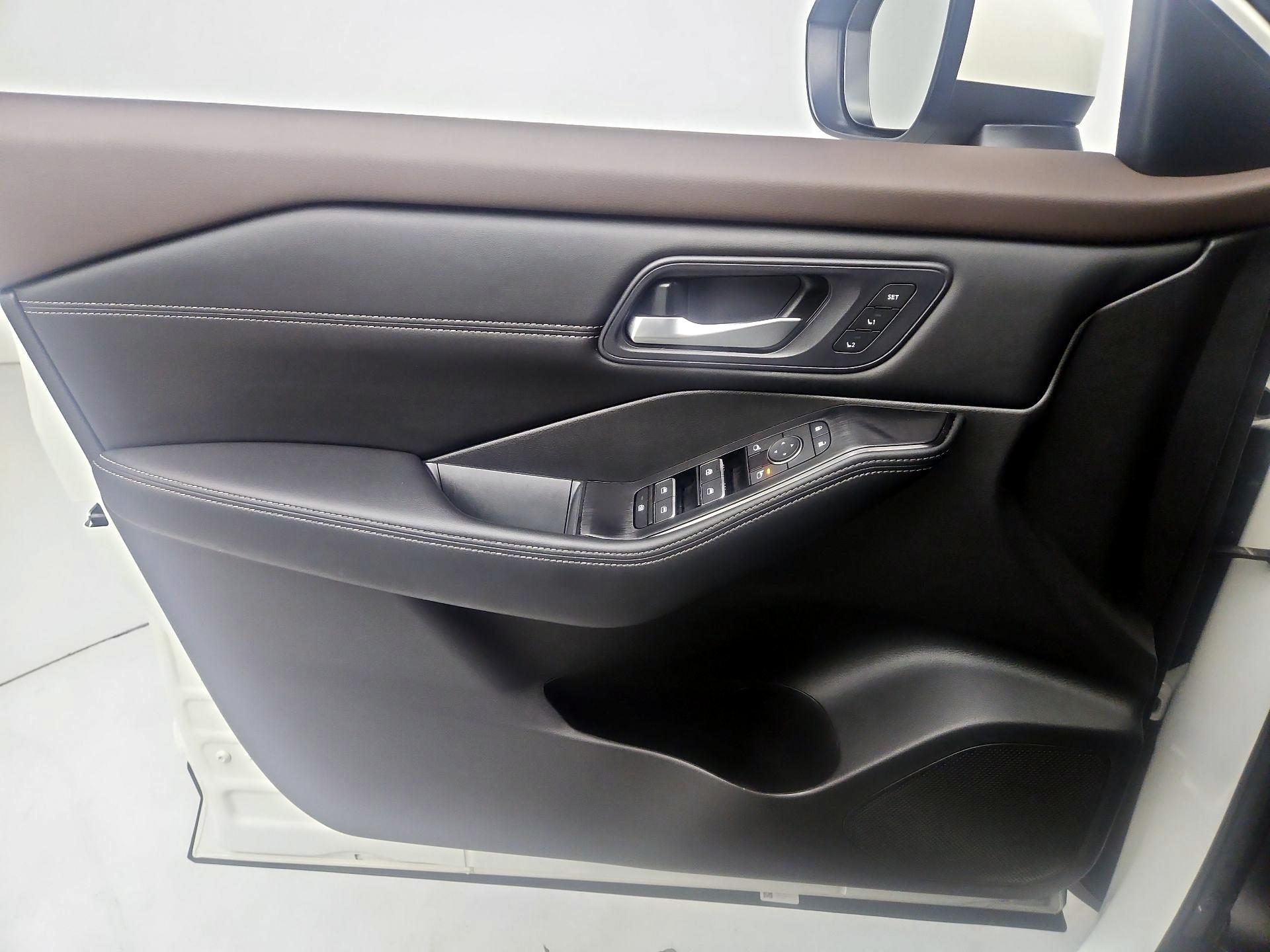 Thumbnail: 2023 Nissan Rogue - 12