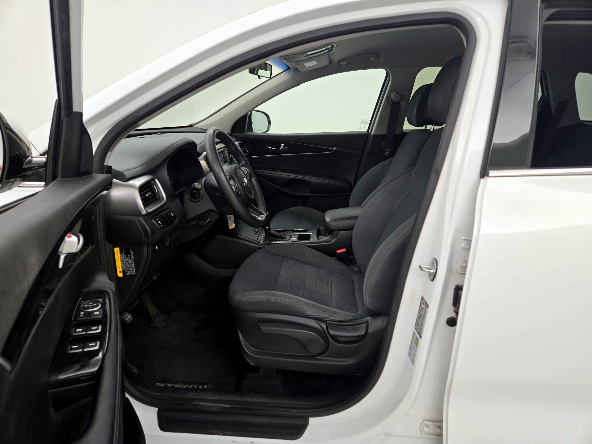 Thumbnail: 2016 Kia Sorento - 9
