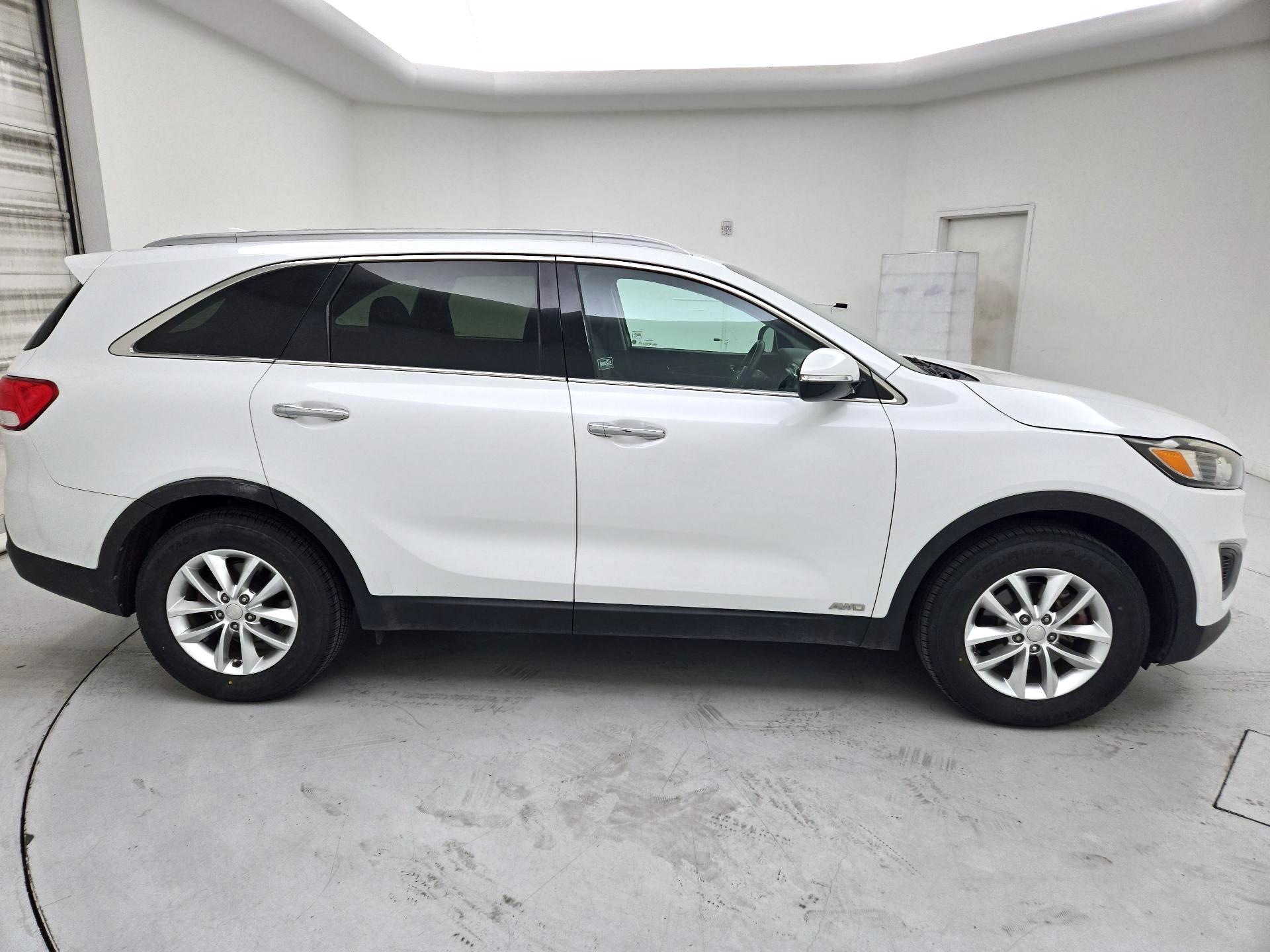 Thumbnail: 2016 Kia Sorento - 4