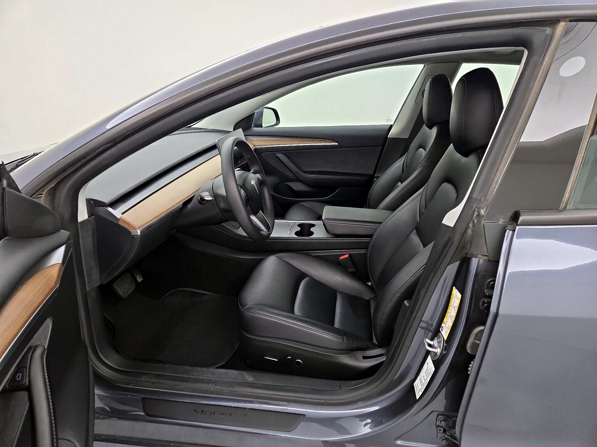 Thumbnail: 2023 Tesla Model 3 - 11