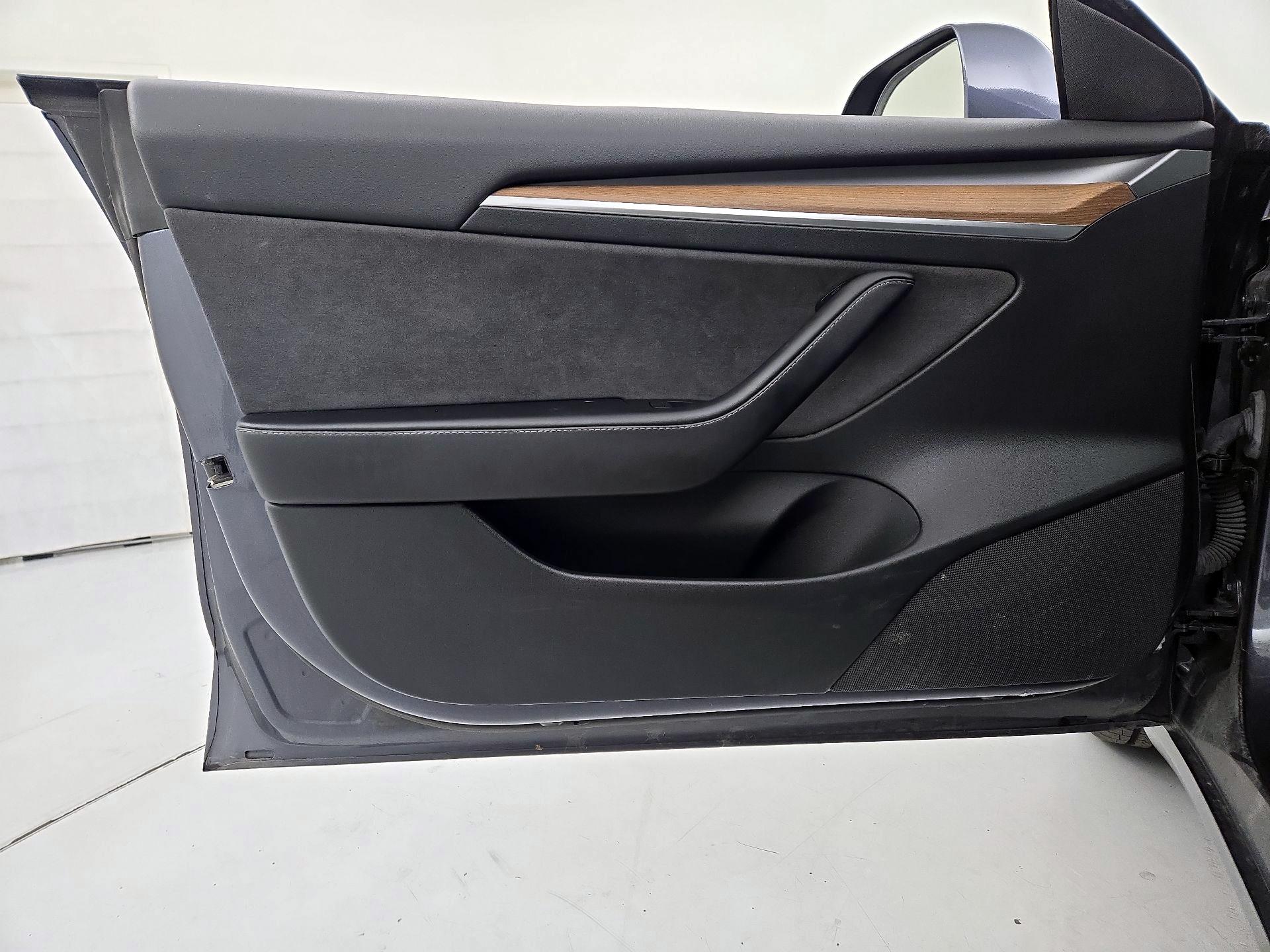 Thumbnail: 2023 Tesla Model 3 - 12